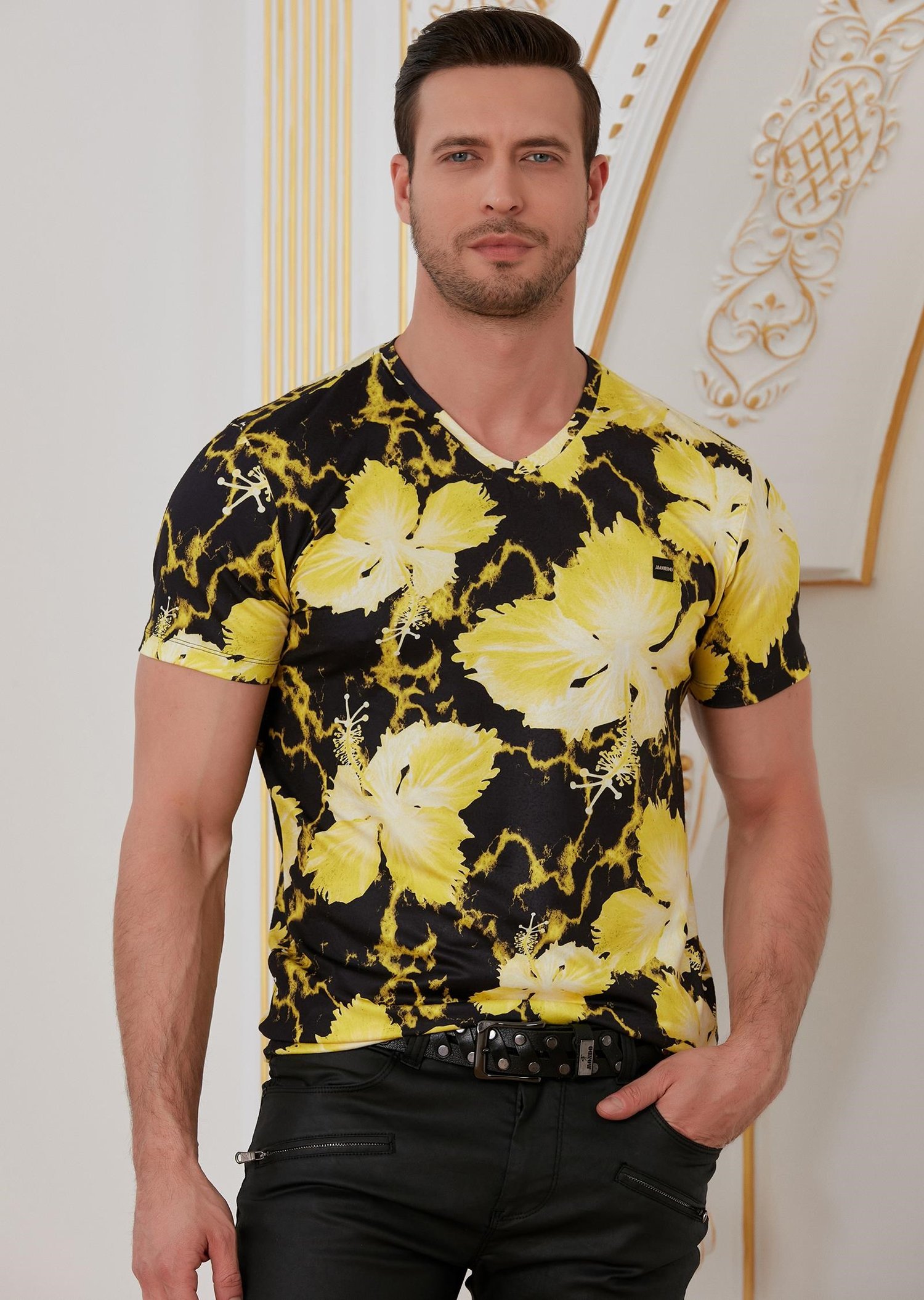 Sarı Çiçek Desenli V Yaka T-Shirt