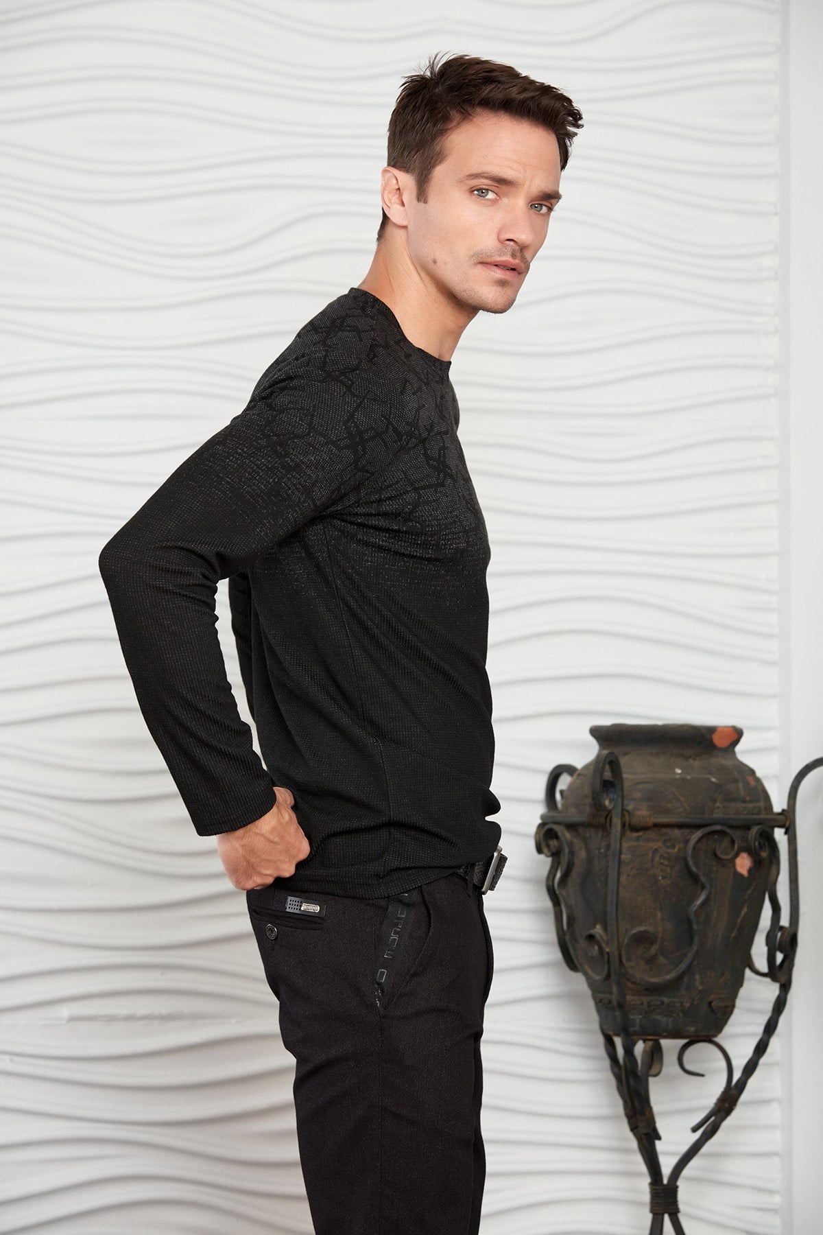 Siyah-Antrasit Renk Geçişli Geometrik Desenli Sweatshirt