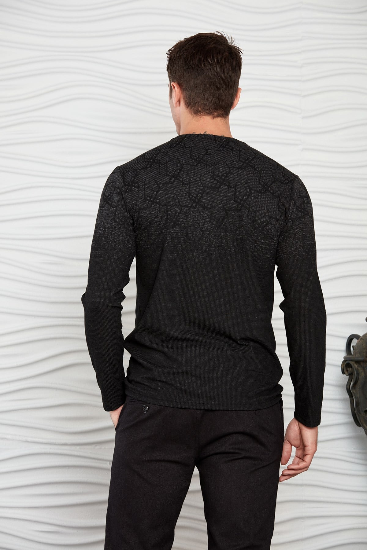 Siyah-Antrasit Renk Geçişli Geometrik Desenli Sweatshirt