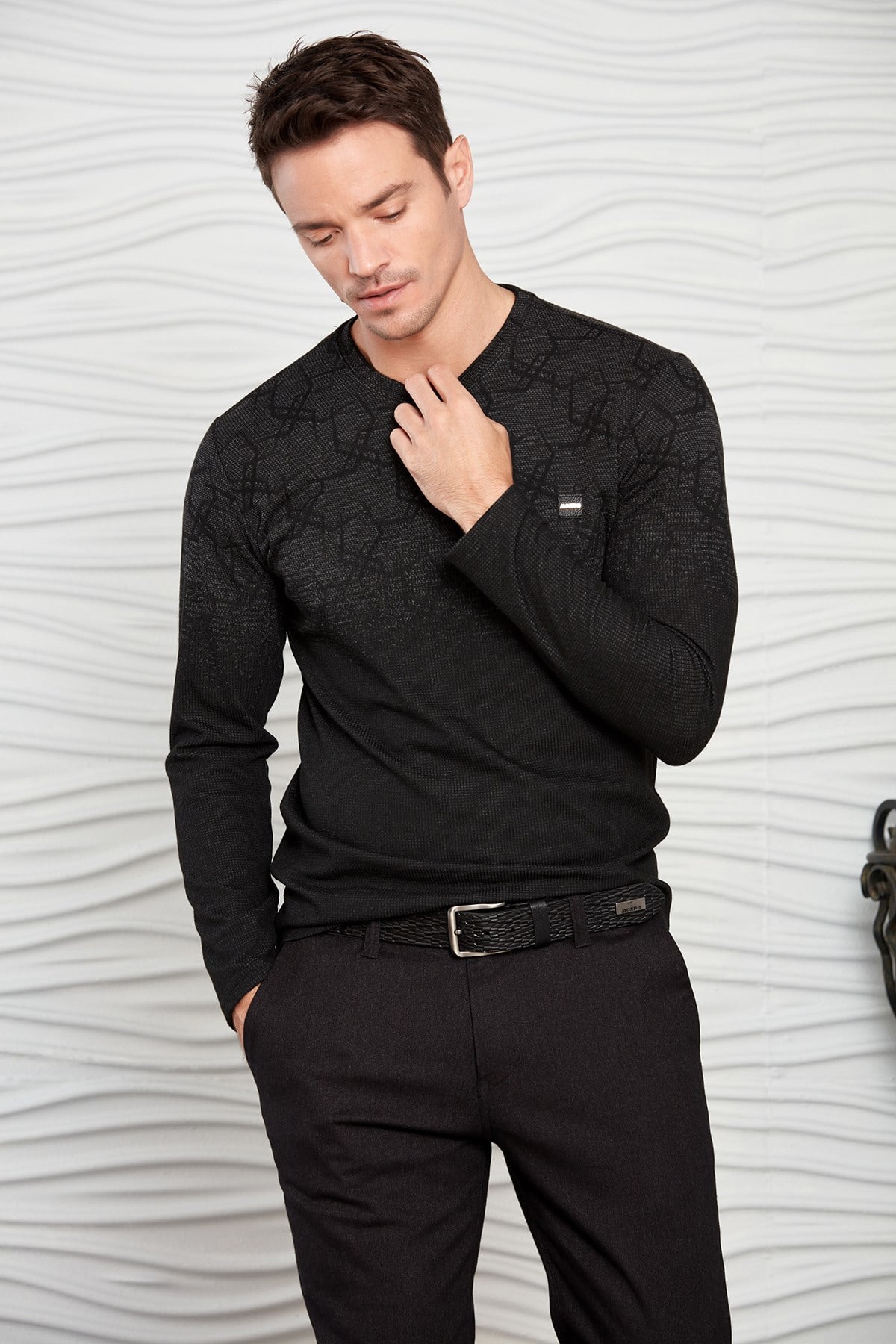 Siyah-Antrasit Renk Geçişli Geometrik Desenli Sweatshirt