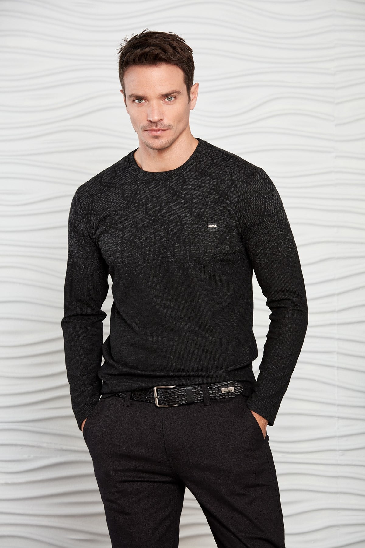 Siyah-Antrasit Renk Geçişli Geometrik Desenli Sweatshirt