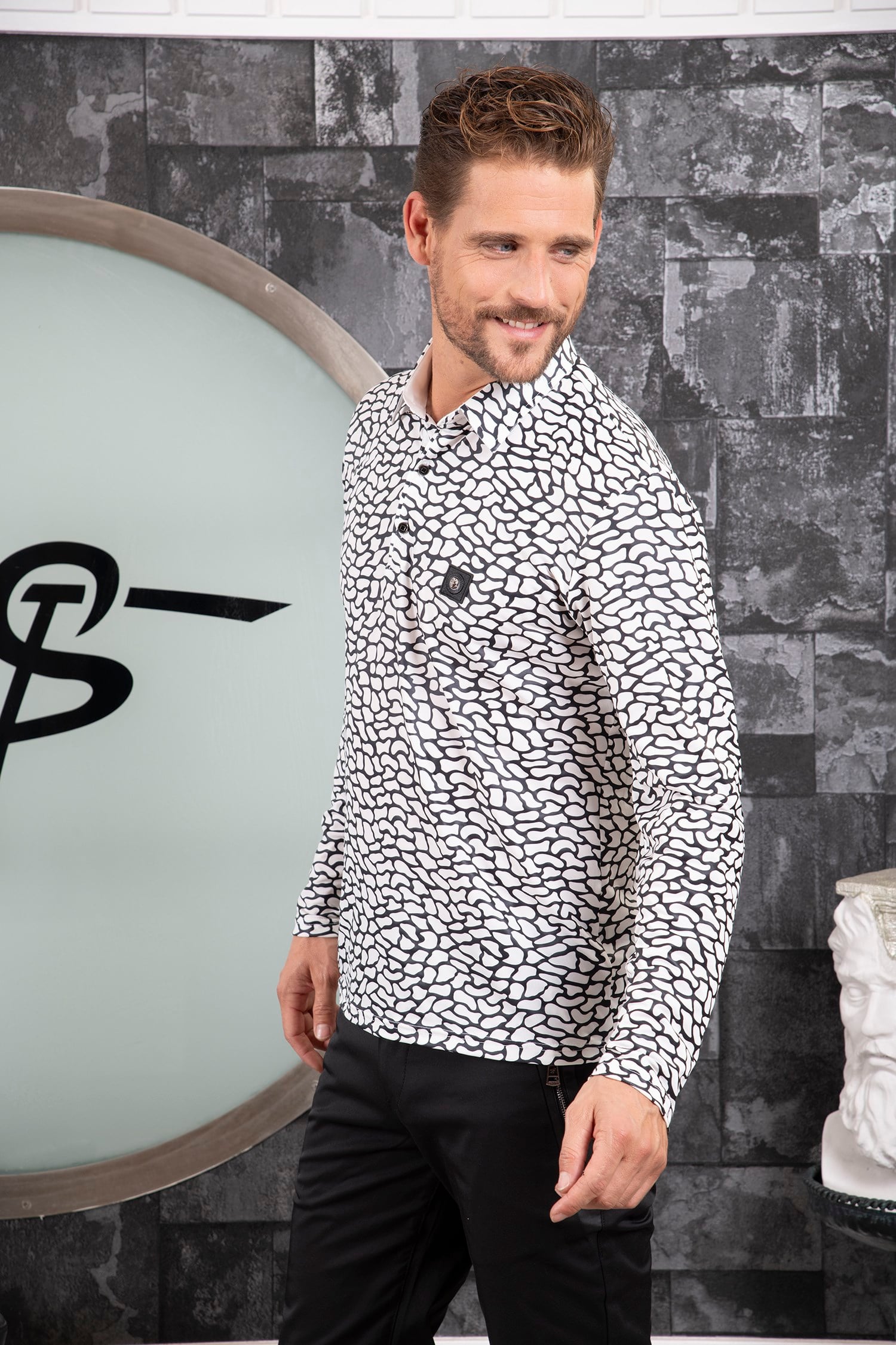Siyah-Beyaz Desenli Sweatshirt
