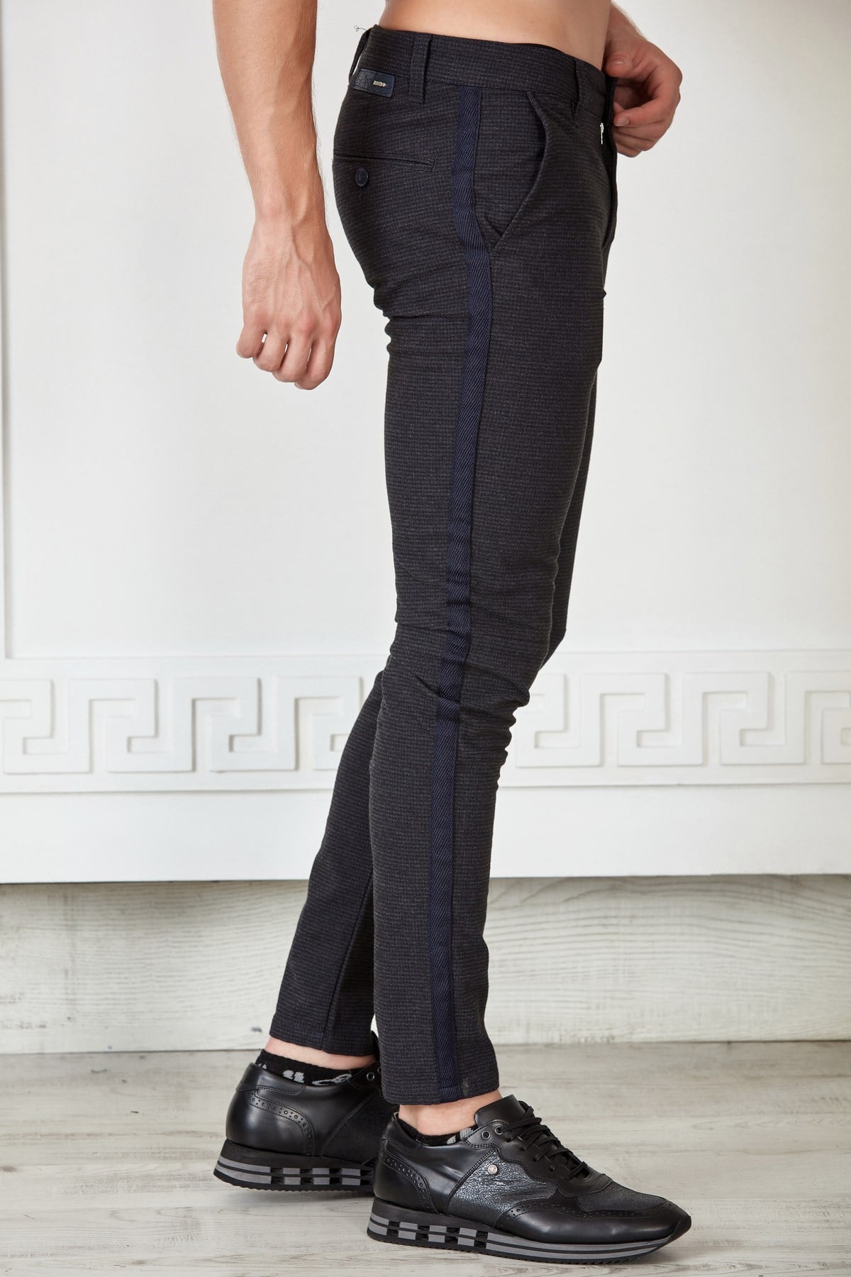 Siyah Desenli Yanı Şeritli Skinny Fit Pantolon