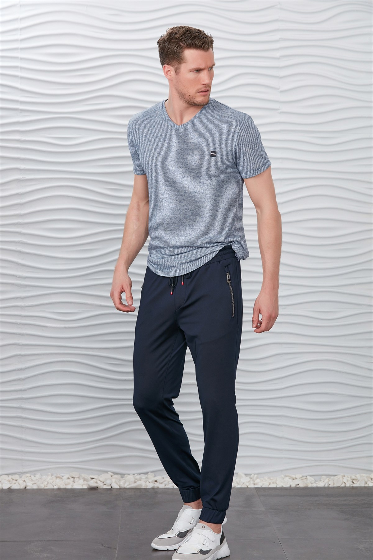 Siyah Eşofman Kumaşlı Basic Jogger Pantolon