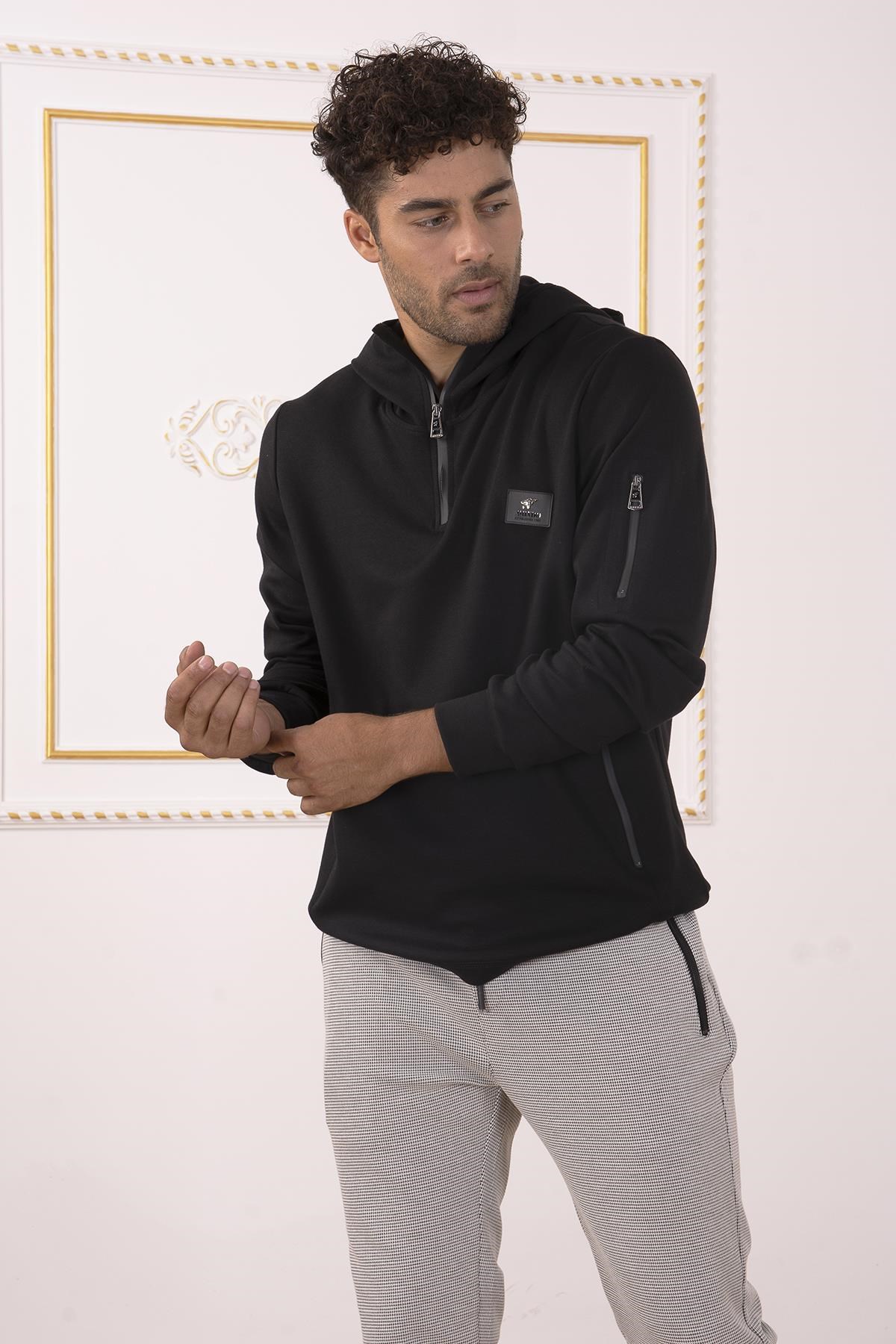 Siyah Kapüşonlu Sweatshirt