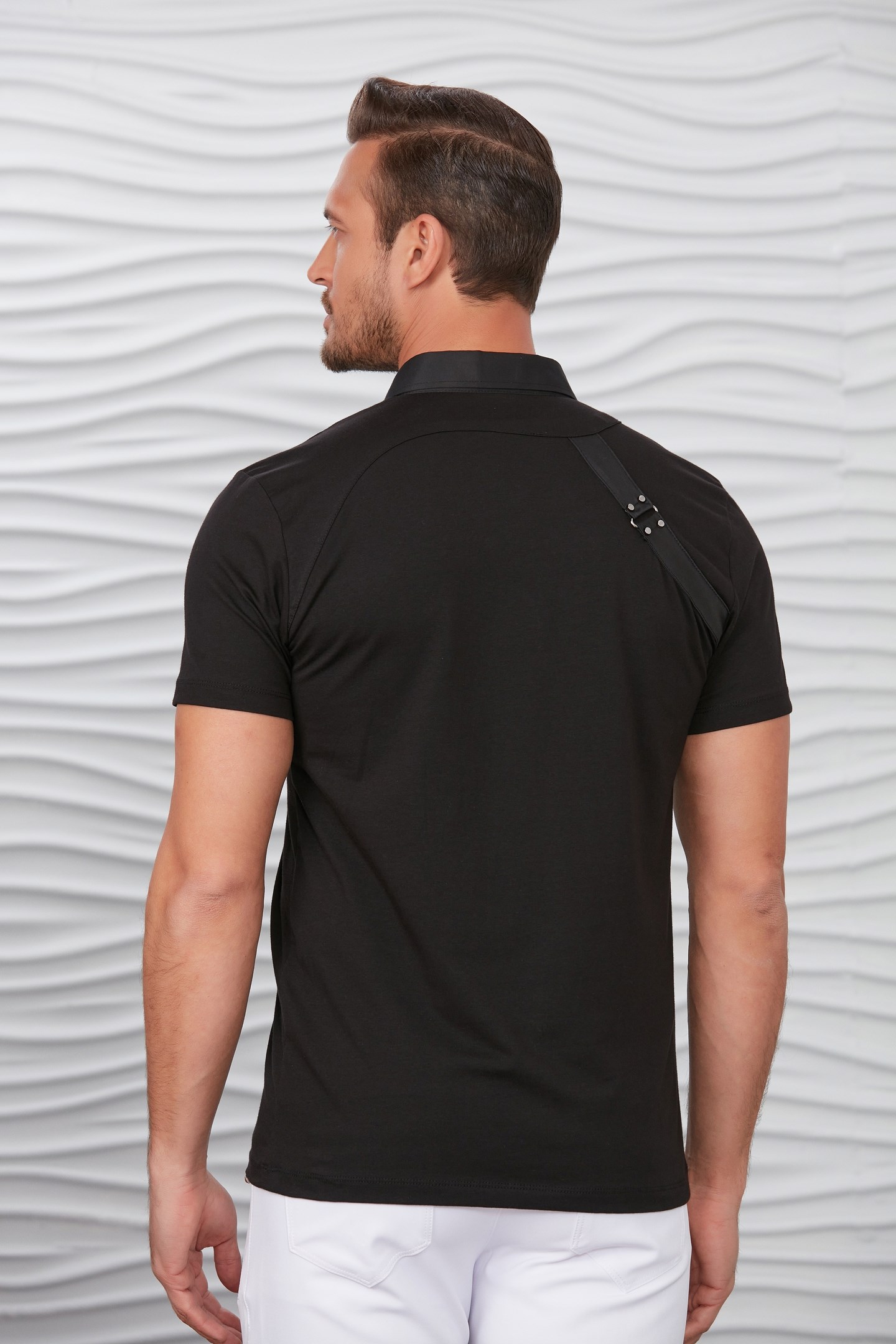 Siyah Kemer Aksesuarlı Polo Yaka T-Shirt