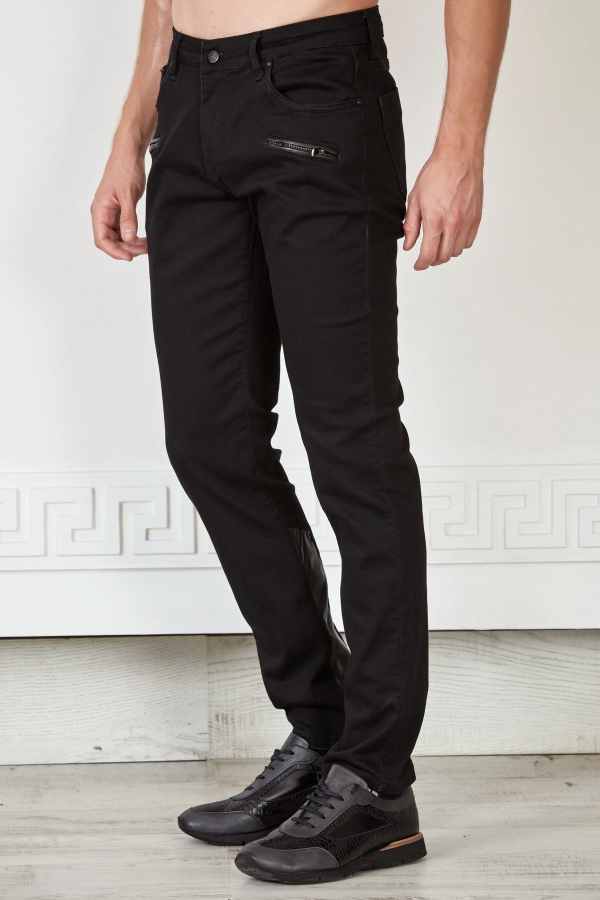 Siyah  Paçası Deri Garnili Fermuarlı Slim Fit Pantolon