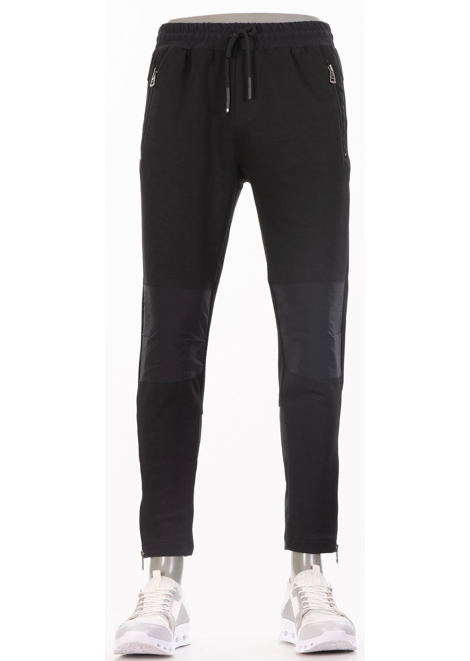 Siyah Paçası ve Cebi Fermuarlı Teknik Kumaşlı Jogger Pantolon
