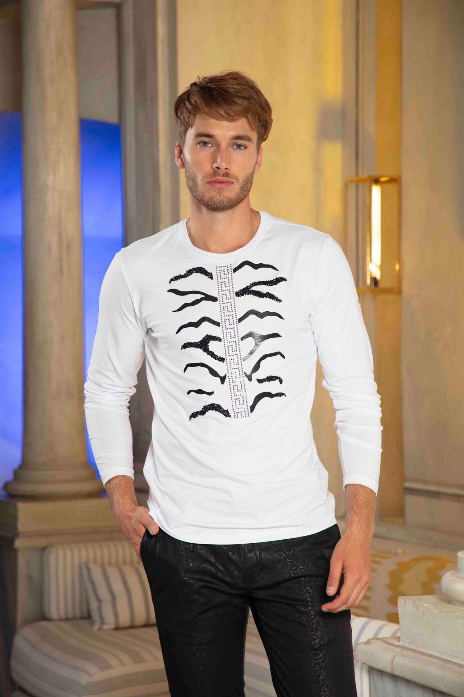 Taş Şeritli Aplikeli Bisiklet Yaka Siyah Sweatshirt