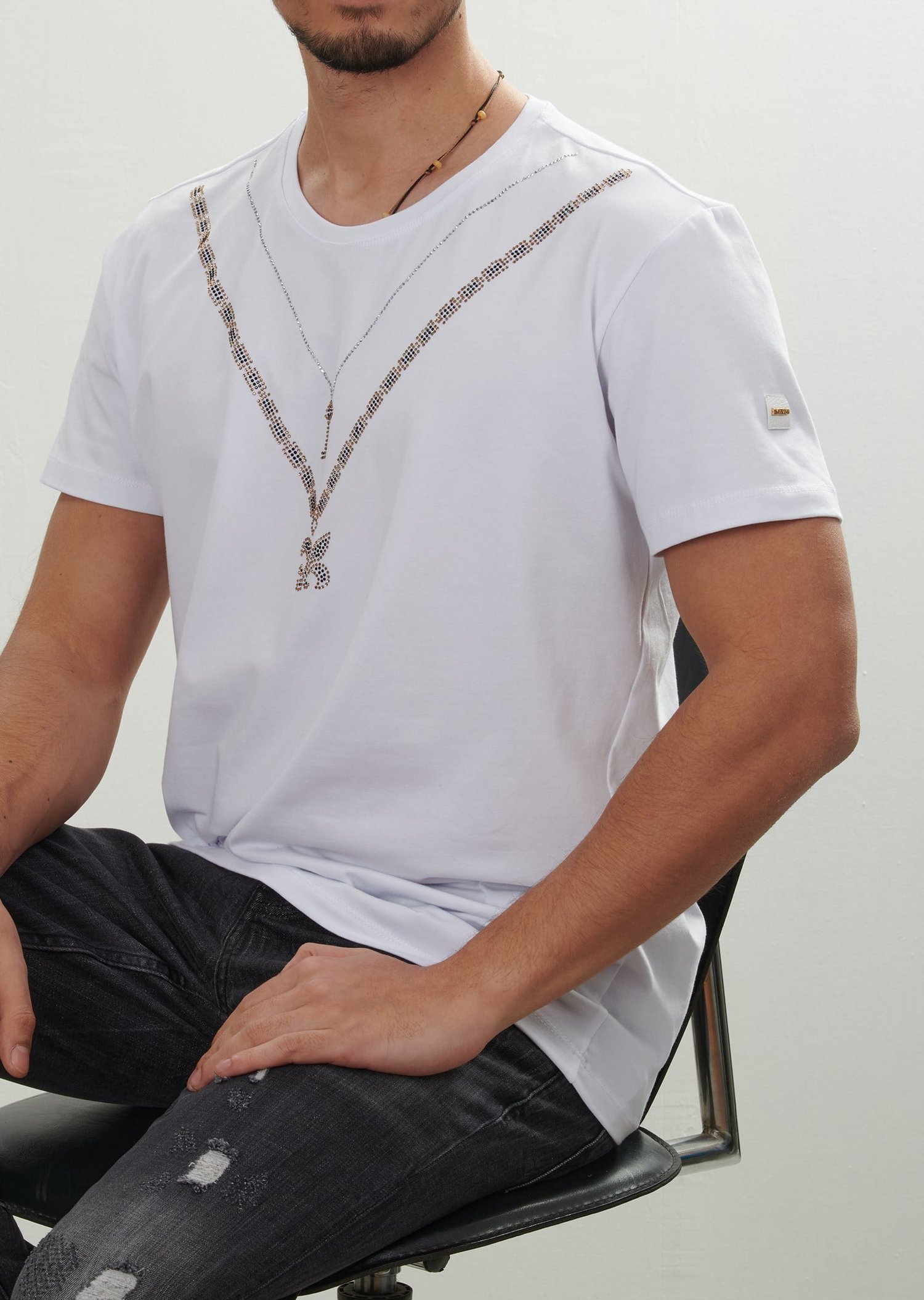 Taşlı Beyaz Oval Yaka T-Shirt
