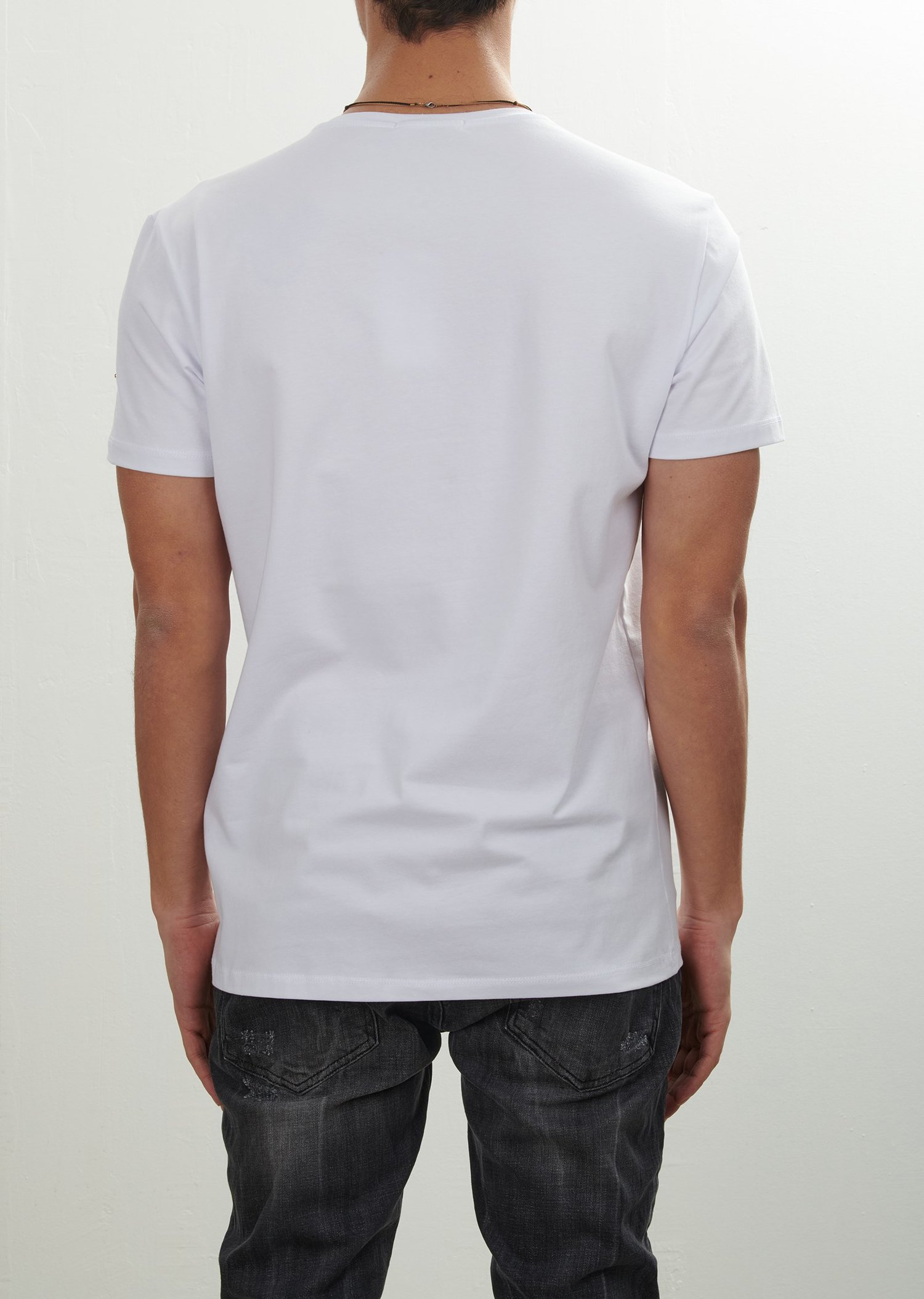 Taşlı Beyaz Oval Yaka T-Shirt