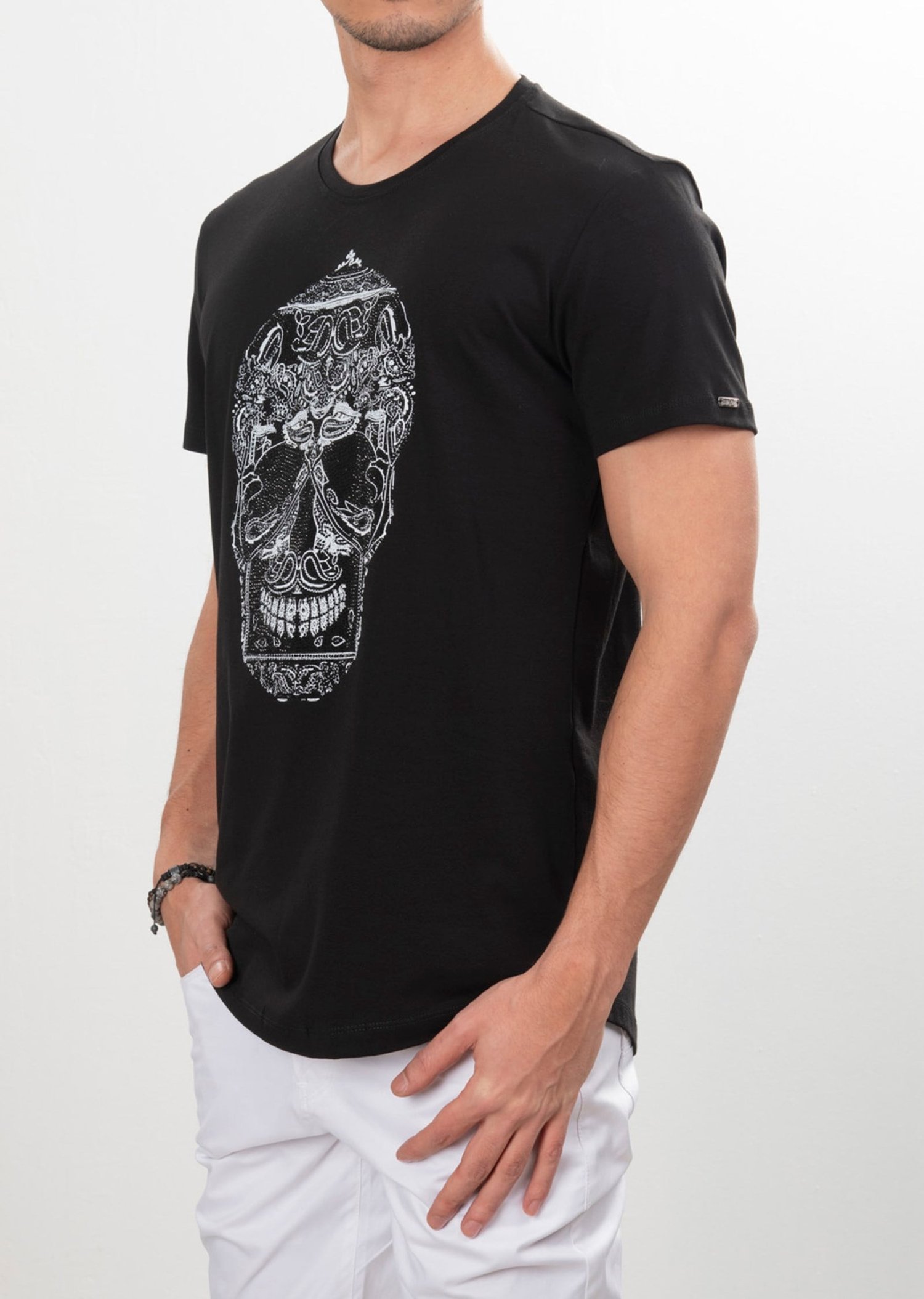 Taşlı Kurukafa Desenli Oval Yaka T-Shirt