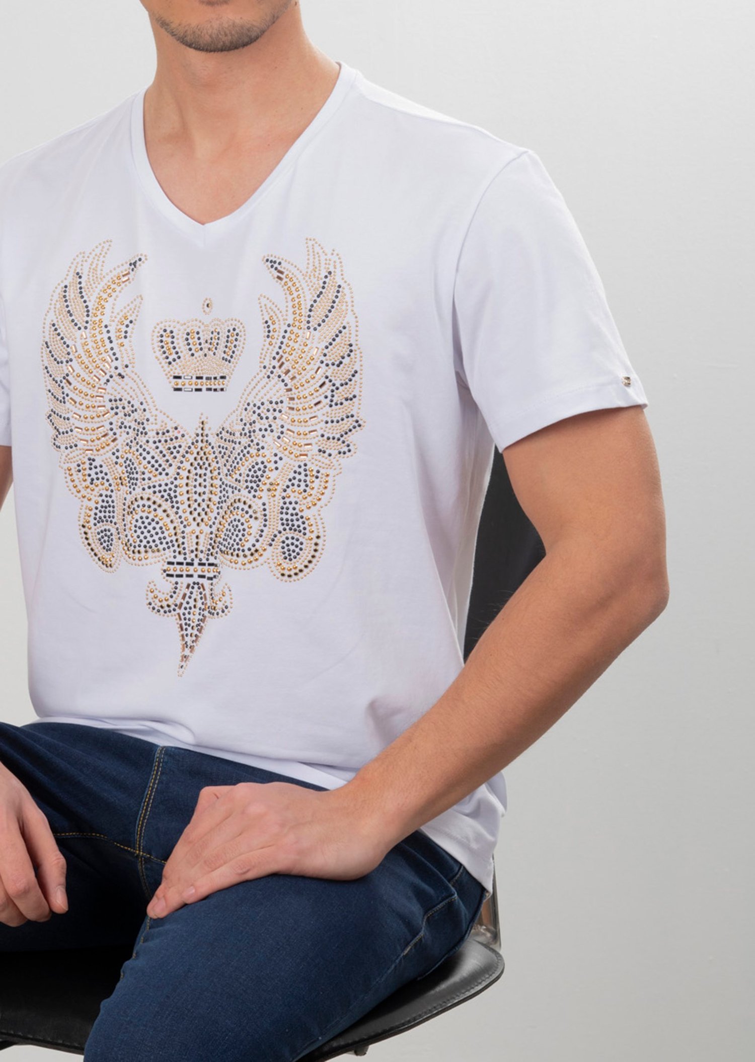 Taşlı V Yaka T-Shirt