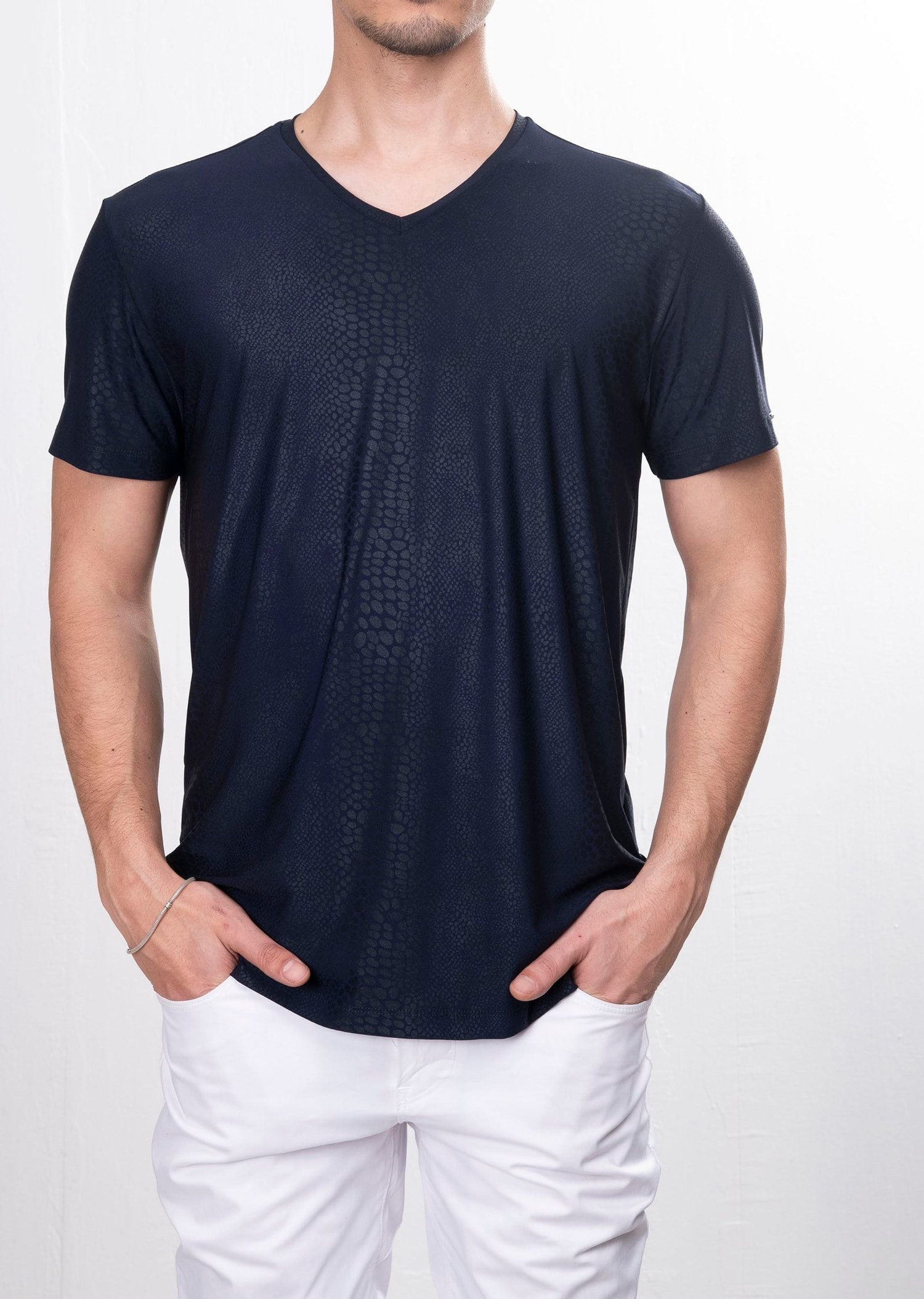 Yılan Derisi Desenli V Yaka T-Shirt
