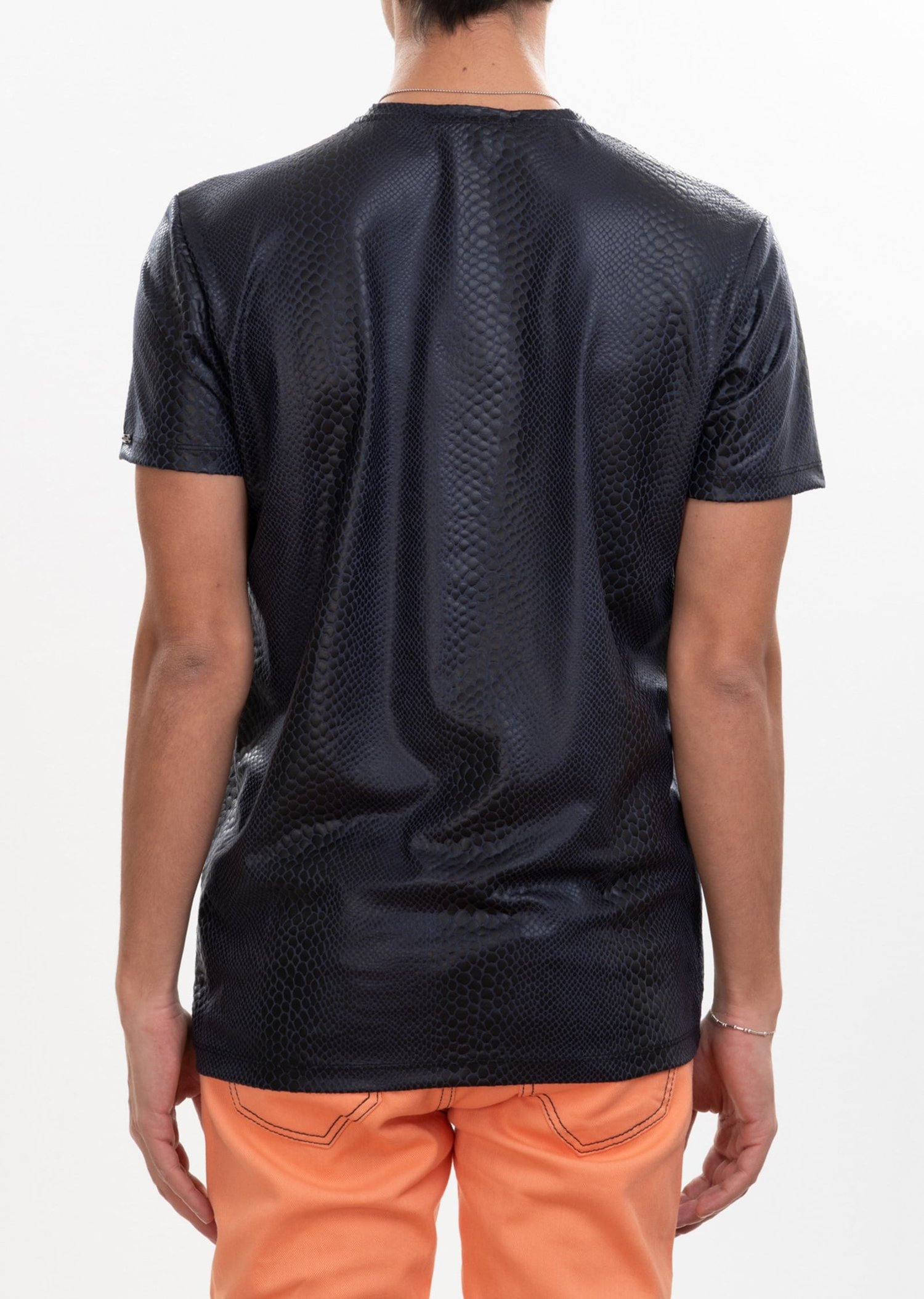 Yılan Derisi Desenli V Yaka T-Shirt