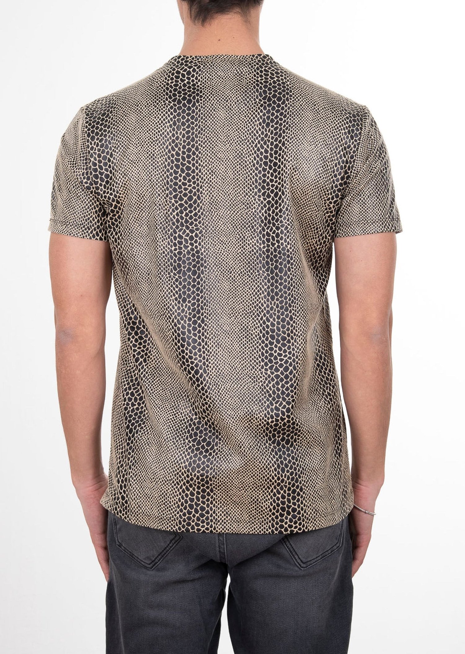Yılan Derisi Desenli V Yaka T-Shirt