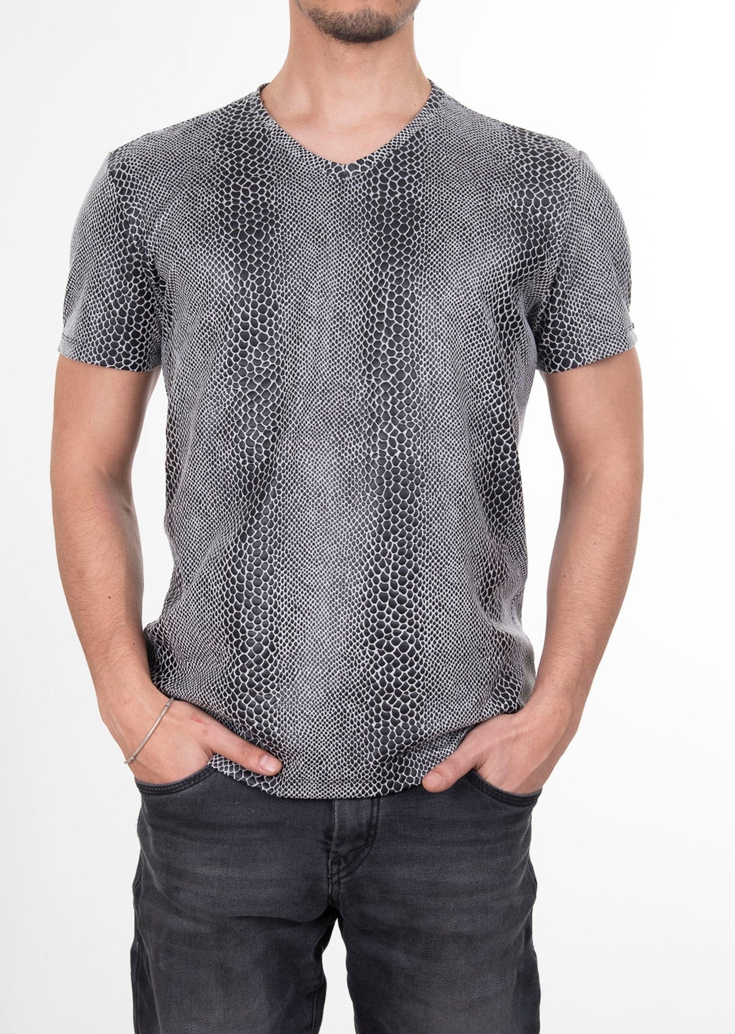 Yılan Derisi Desenli V Yaka T-Shirt