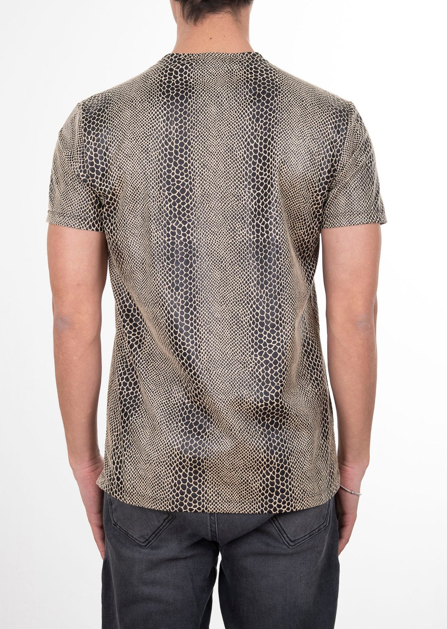 Yılan Derisi Desenli V Yaka T-Shirt