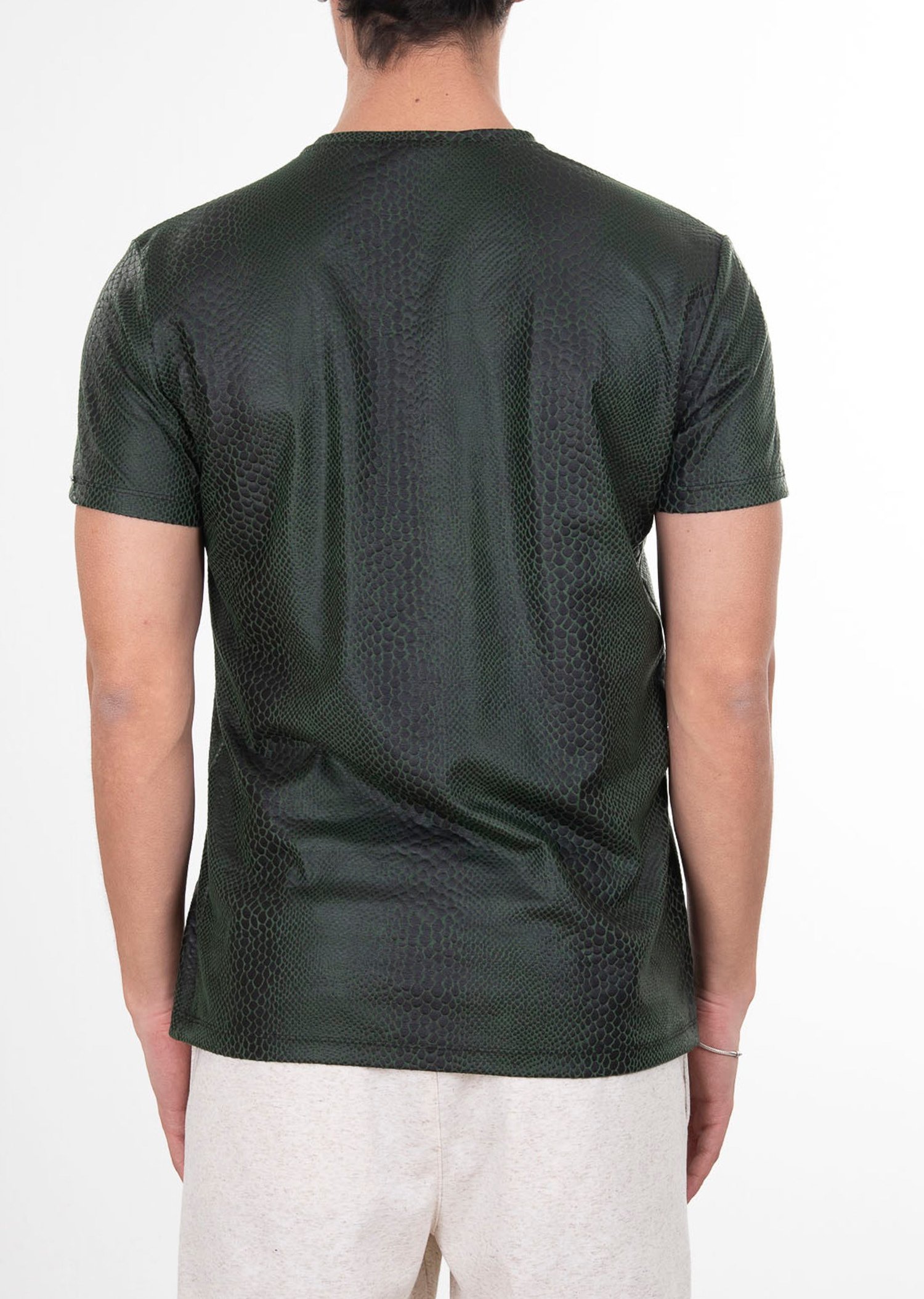 Yılan Derisi Desenli V Yaka T-Shirt