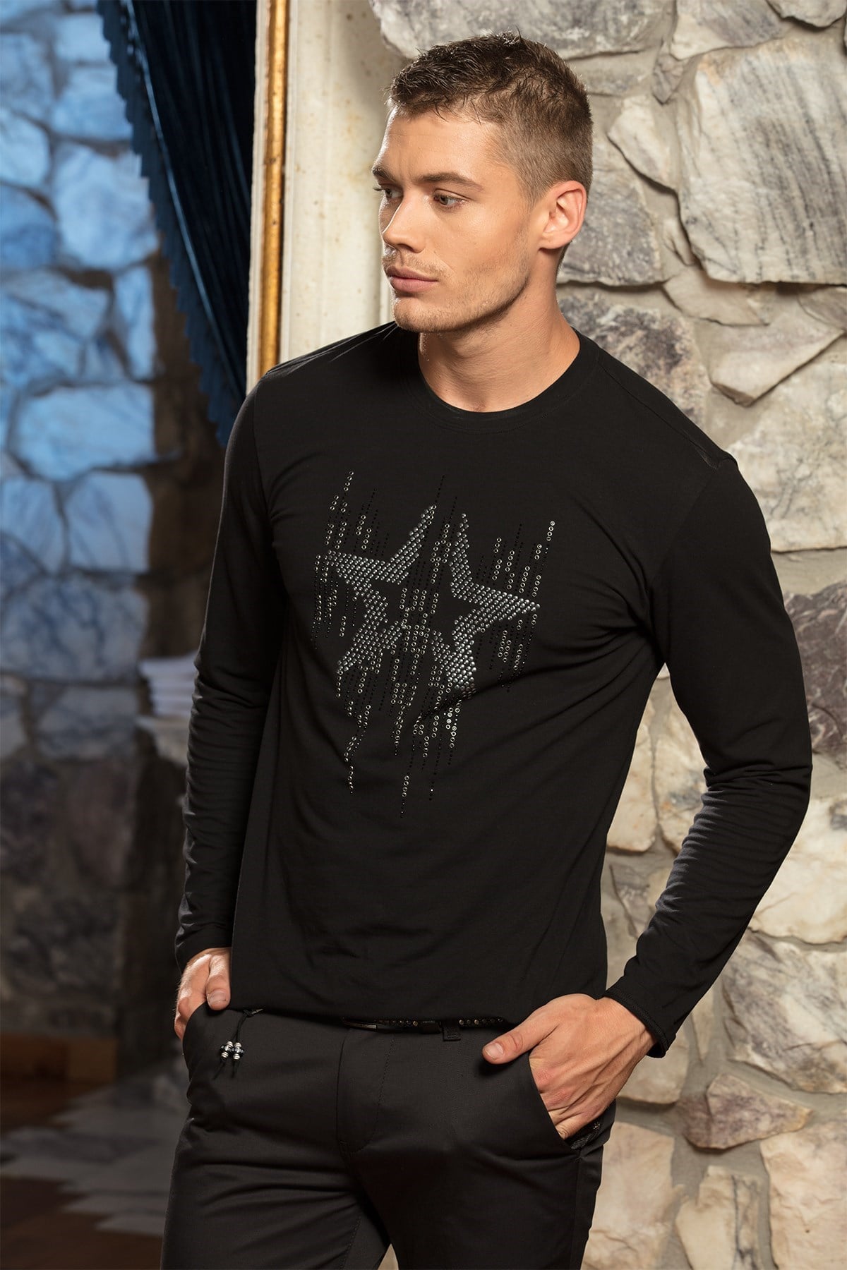 Yıldız Desenli Taşlı Siyah Sweatshirt