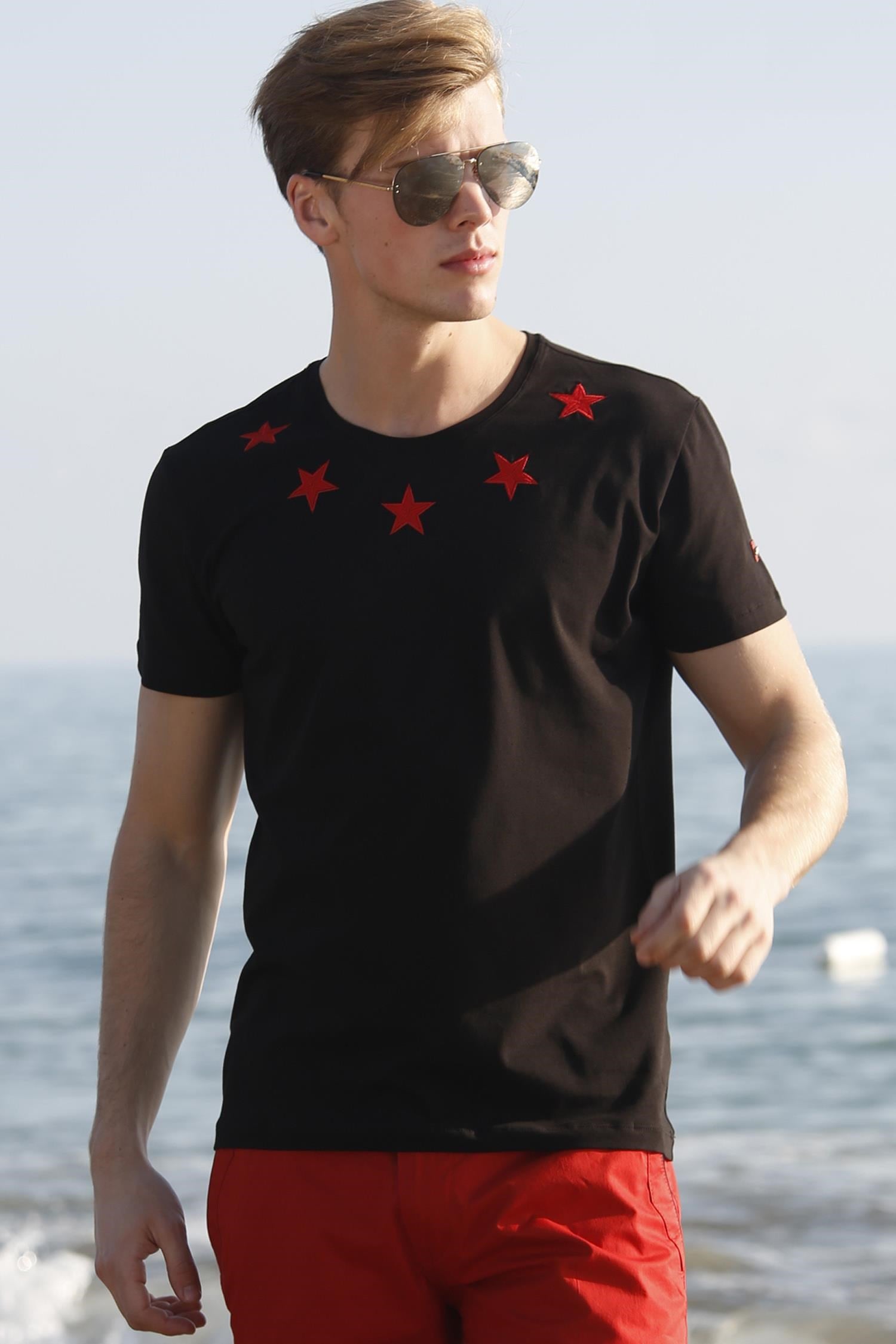 Yıldızlı Beyaz T-Shirt