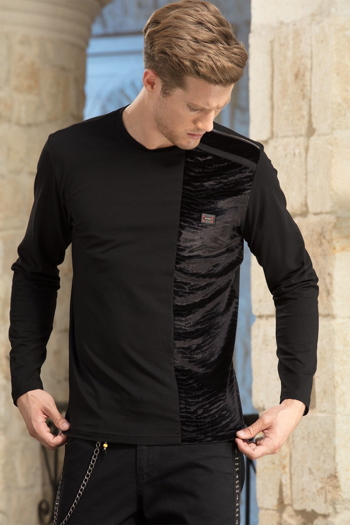 Zebra Kumaş Garnili Omzu Fermuarlı Siyah Sweat