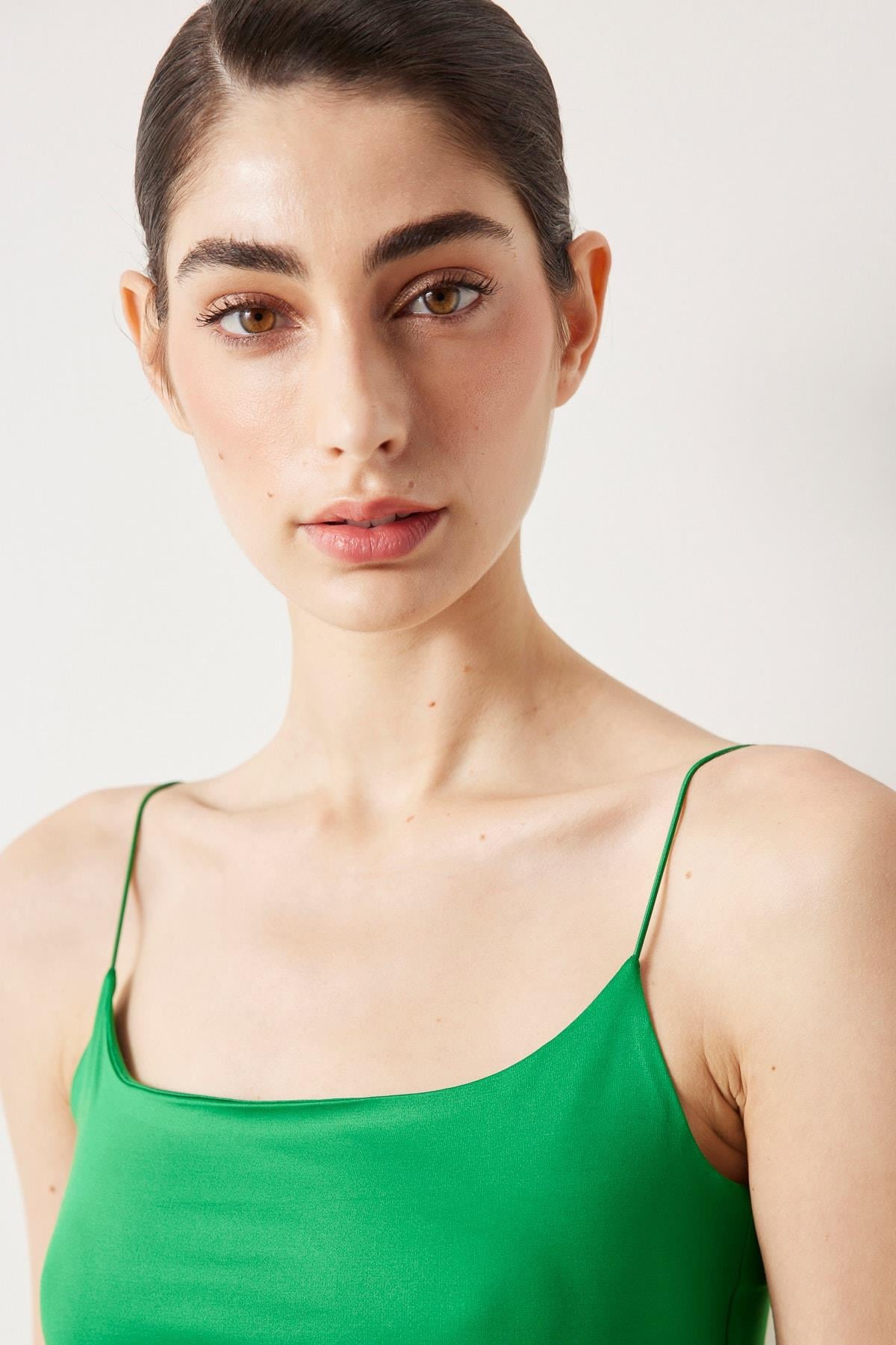 IPEKYOL Yeşil Askılı Crop