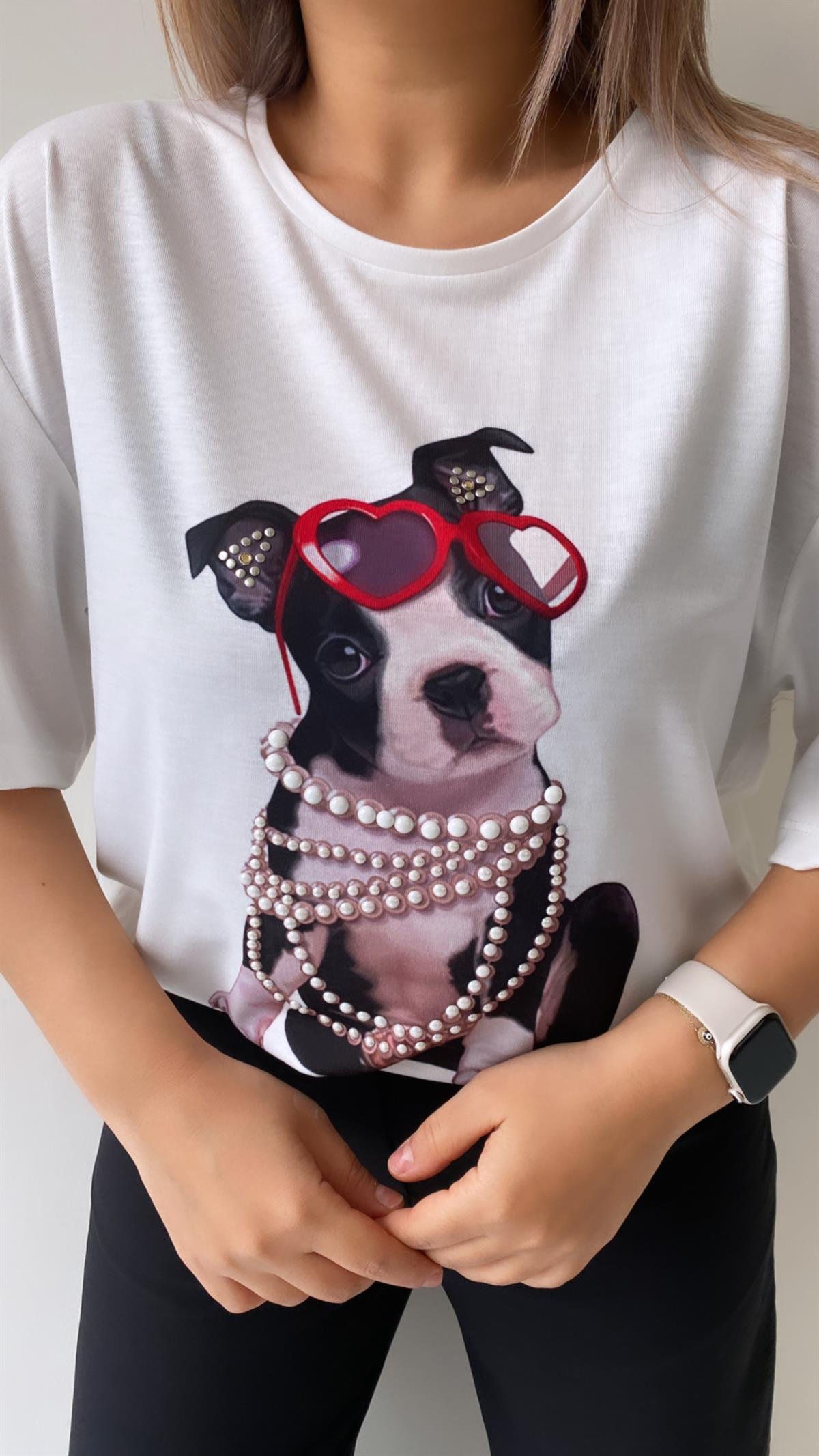 Gözlüklü İncili Köpek Baskılı Tişört Ekru