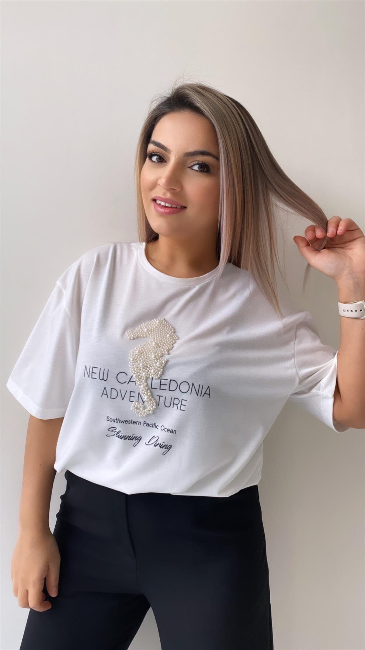 İnci İşlemeli Adven Ture Tişört Ekru