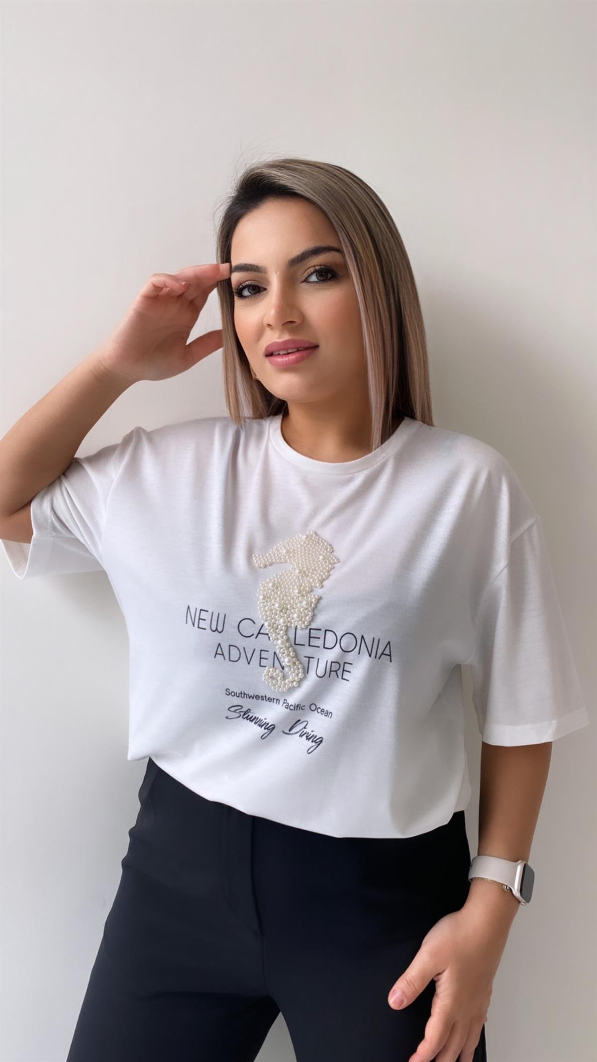 İnci İşlemeli Adven Ture Tişört Ekru