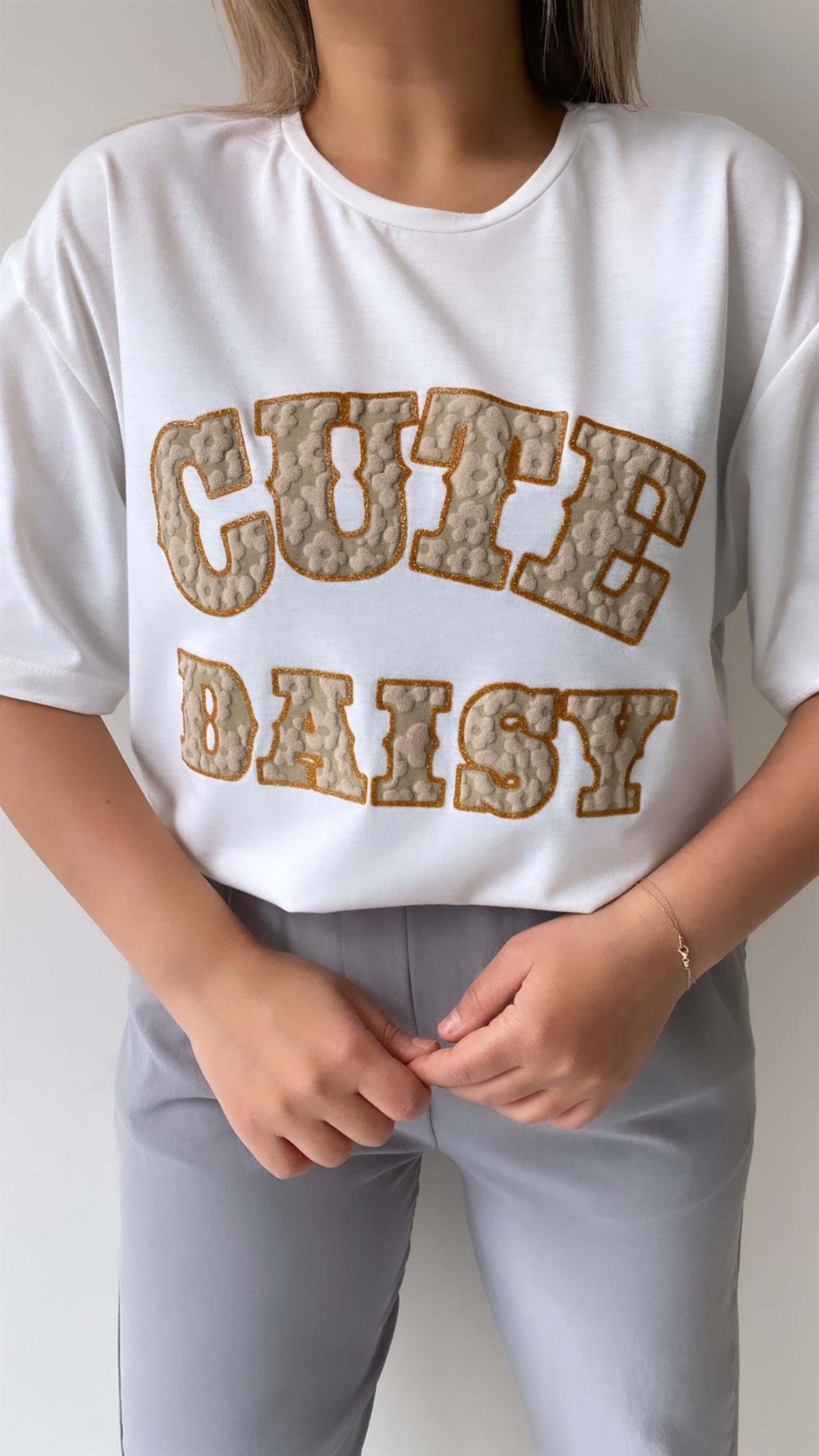 Kabartmalı Cute Daisy Tişört Ekru Bej