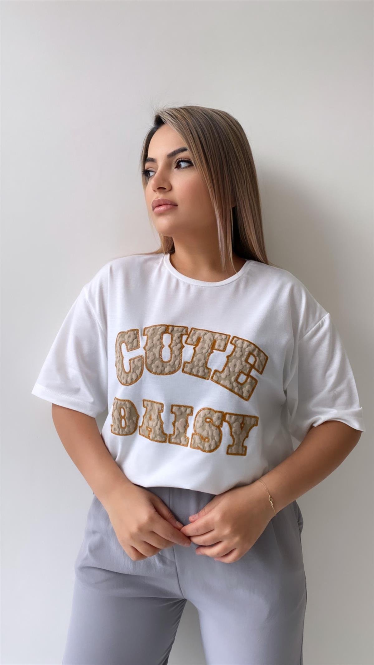 Kabartmalı Cute Daisy Tişört Ekru Bej