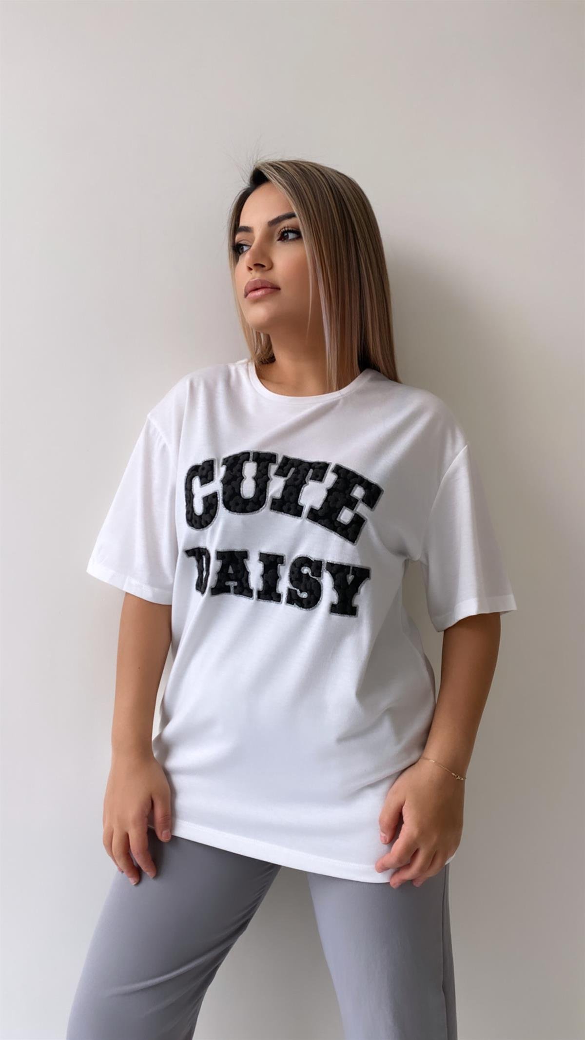 Kabartmalı Cute Daisy Tişört Ekru Füme