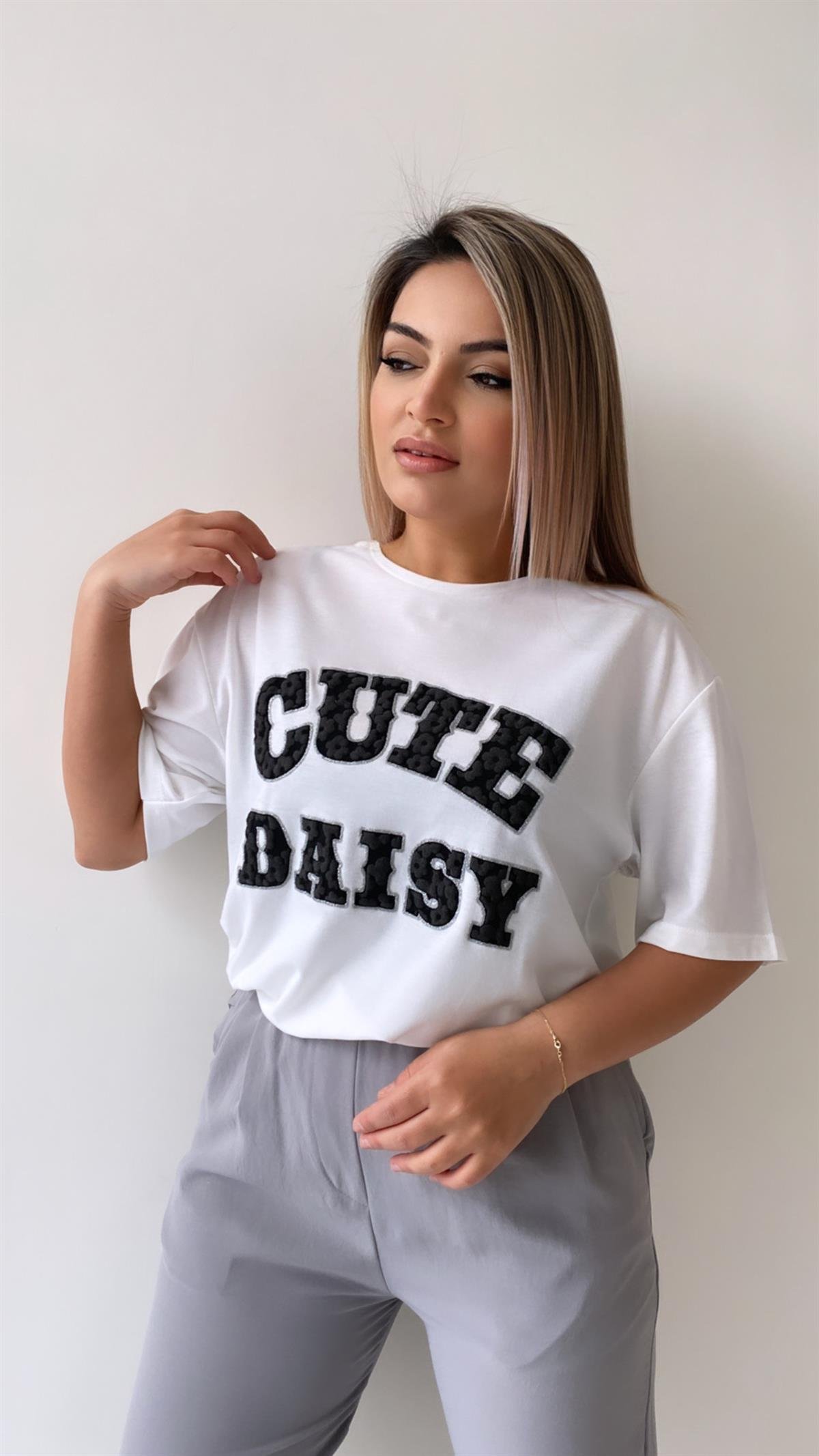 Kabartmalı Cute Daisy Tişört Ekru Füme