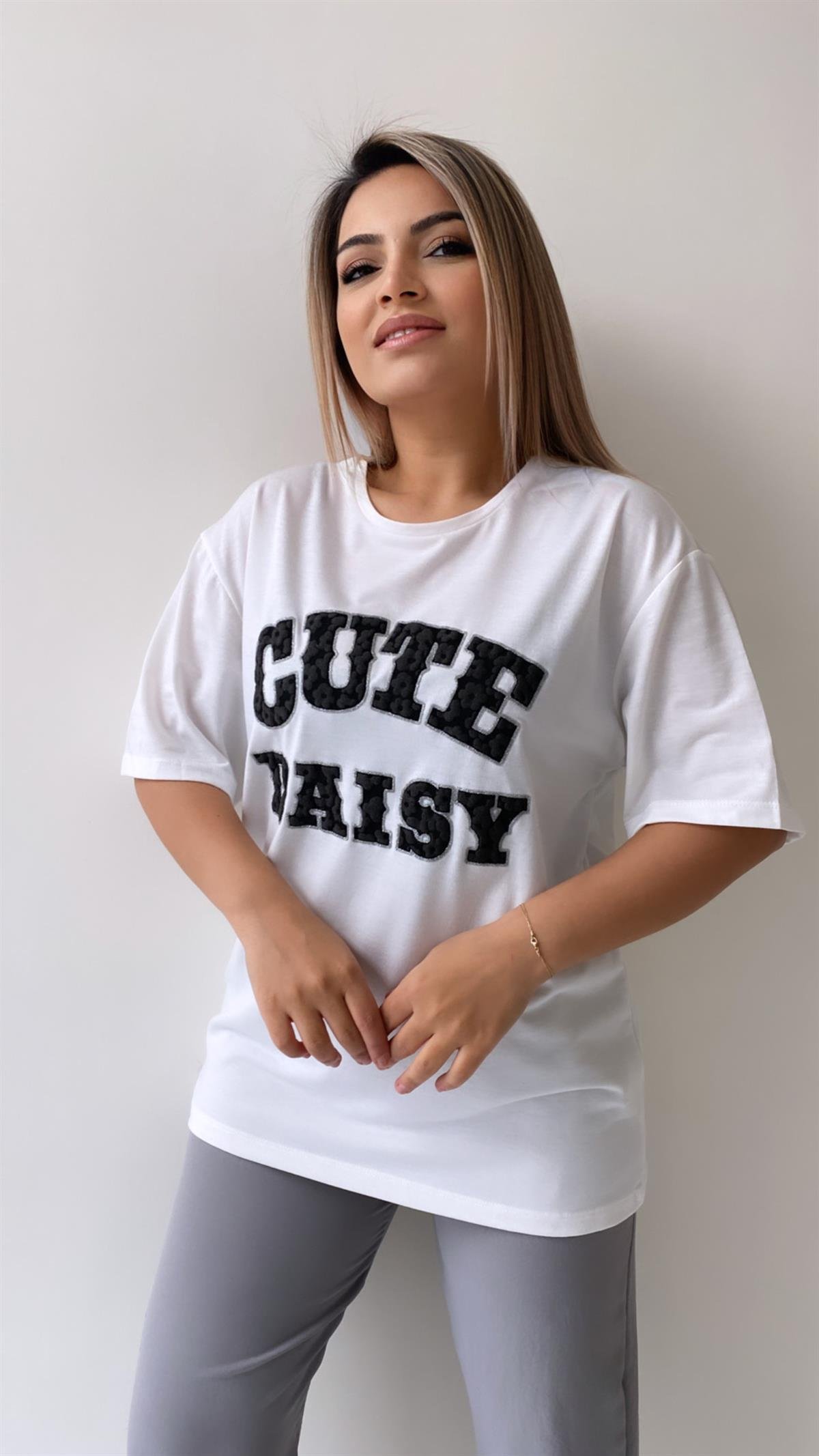 Kabartmalı Cute Daisy Tişört Ekru Füme