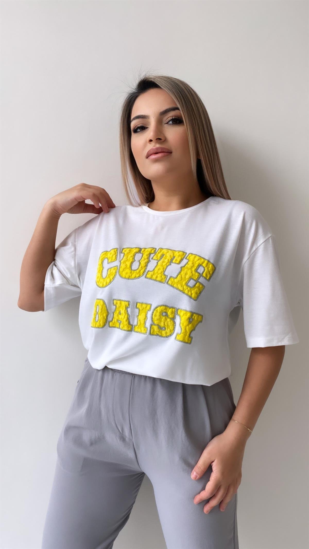 Kabartmalı Cute Daisy Tişört Ekru Sarı