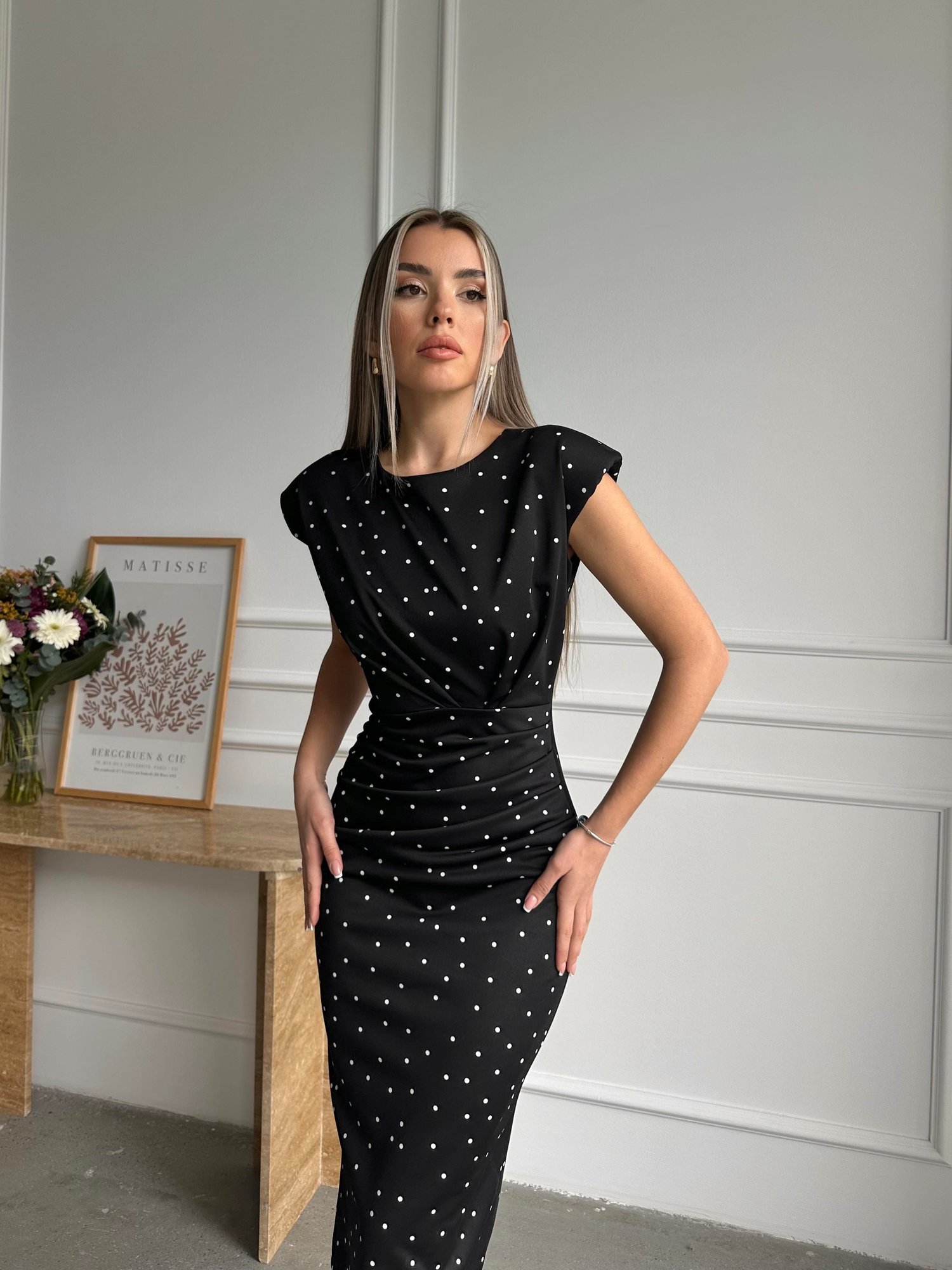 Puantiyeli Drapeli Vatkalı Elbise Siyah