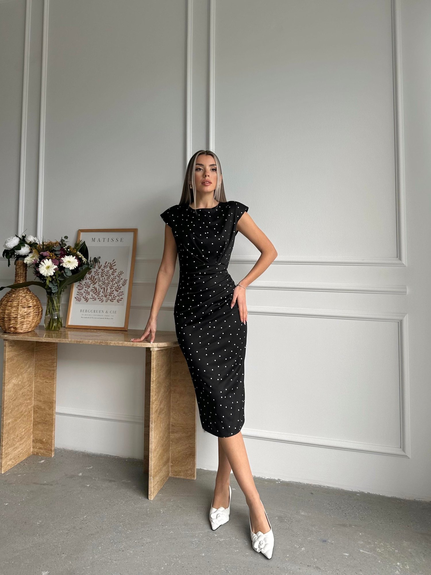 Puantiyeli Drapeli Vatkalı Elbise Siyah