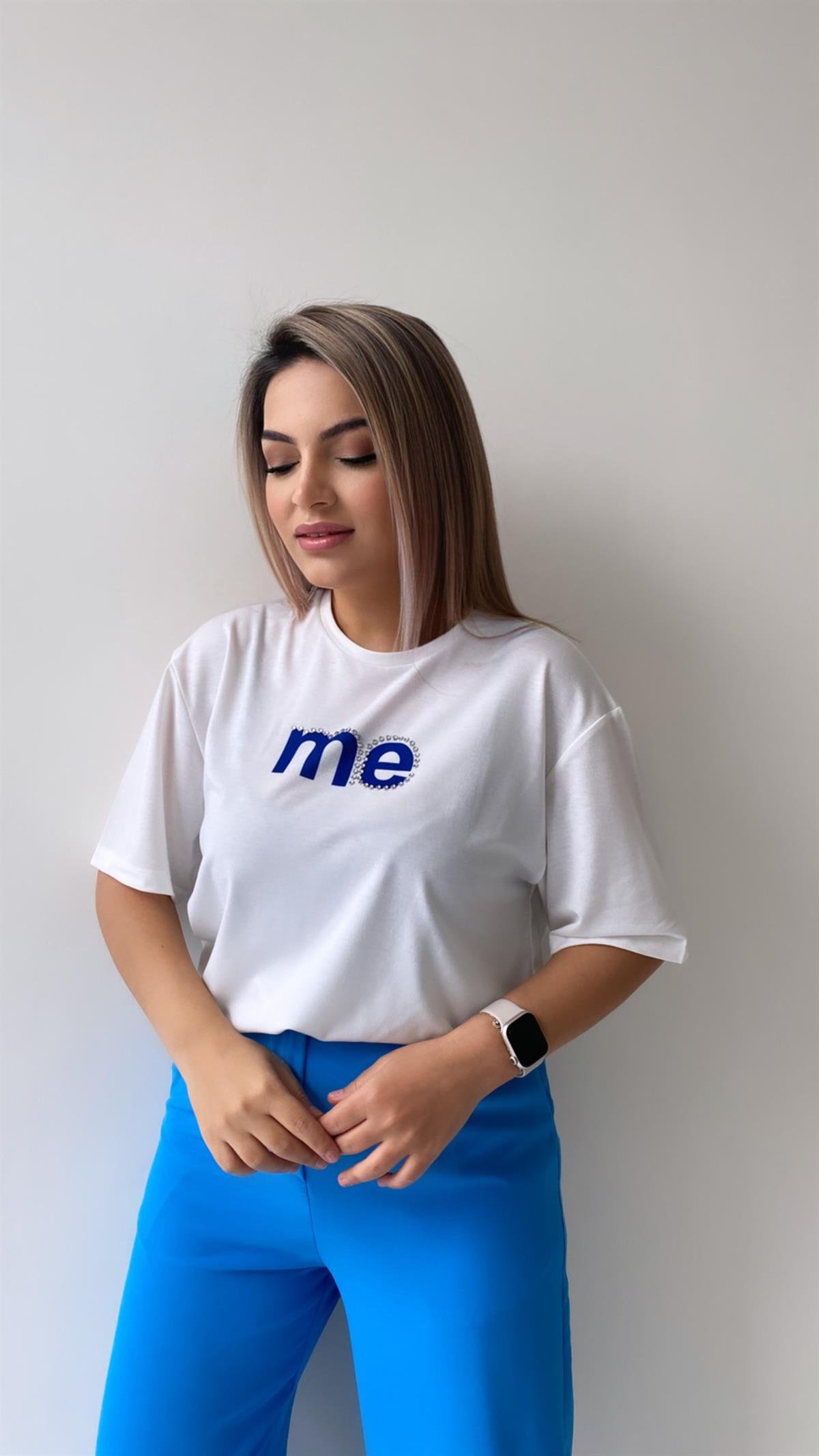 Taşlı Me Yazılı Tişört Ekru Mavi