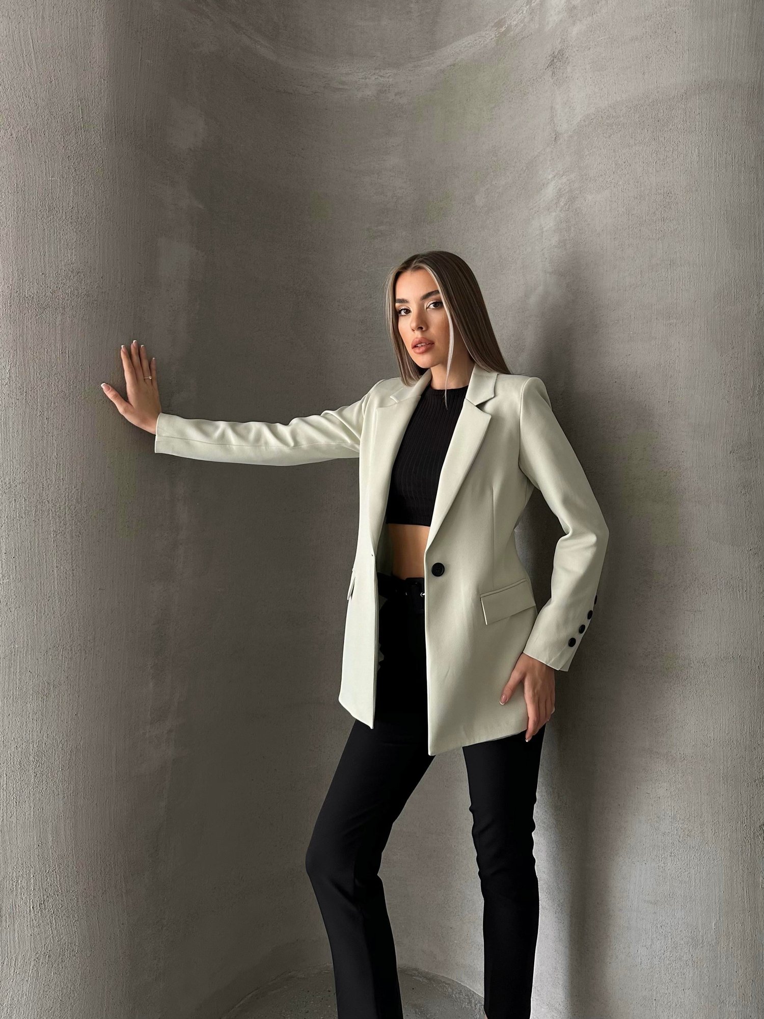 Tek Düğmeli Kol Detaylı Blazer Ceket