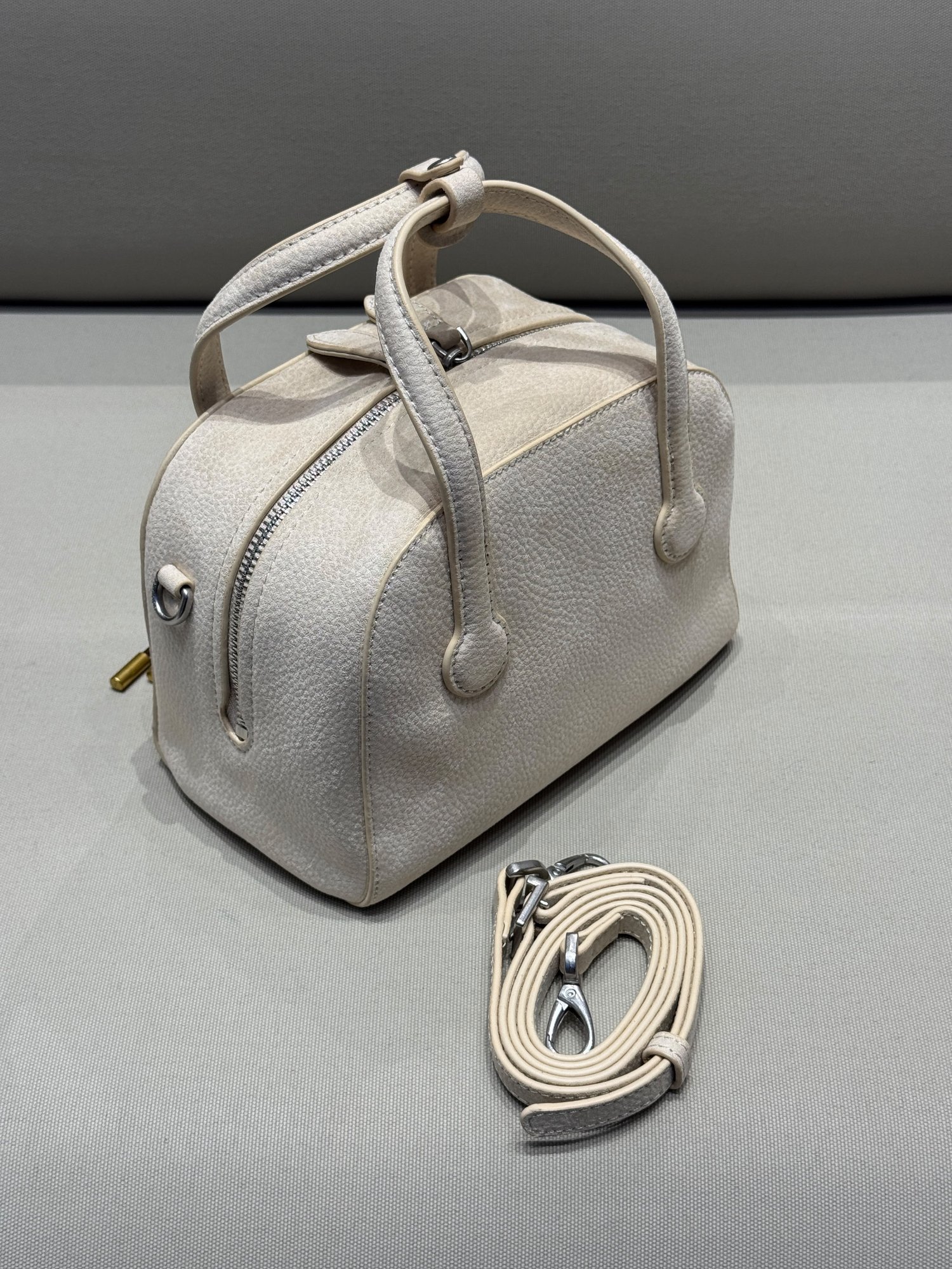 Charm Detaylı Askılı Mini Çanta Ekru