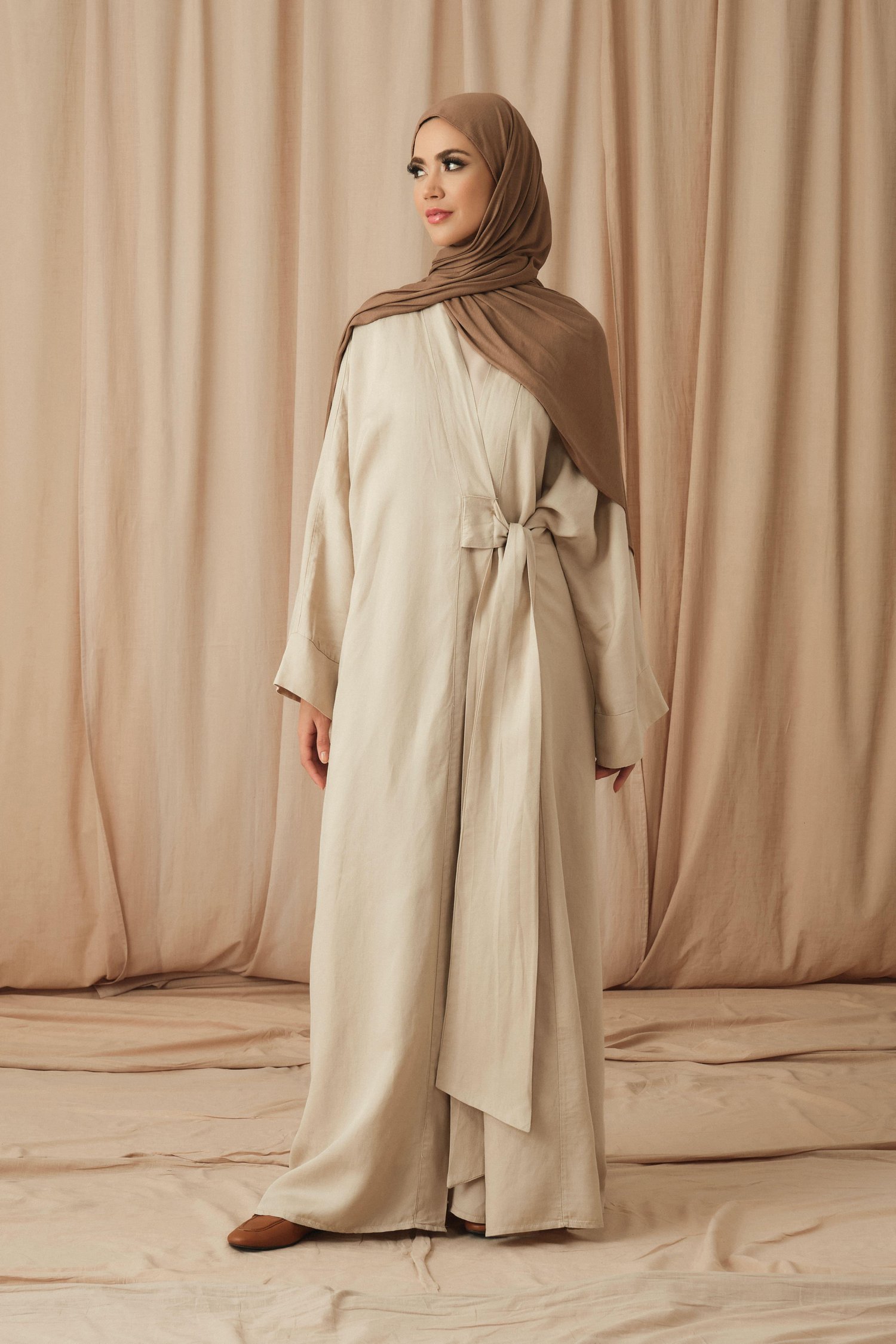 KETEN BAĞLAMA DETAYLI ABAYA-BEJ