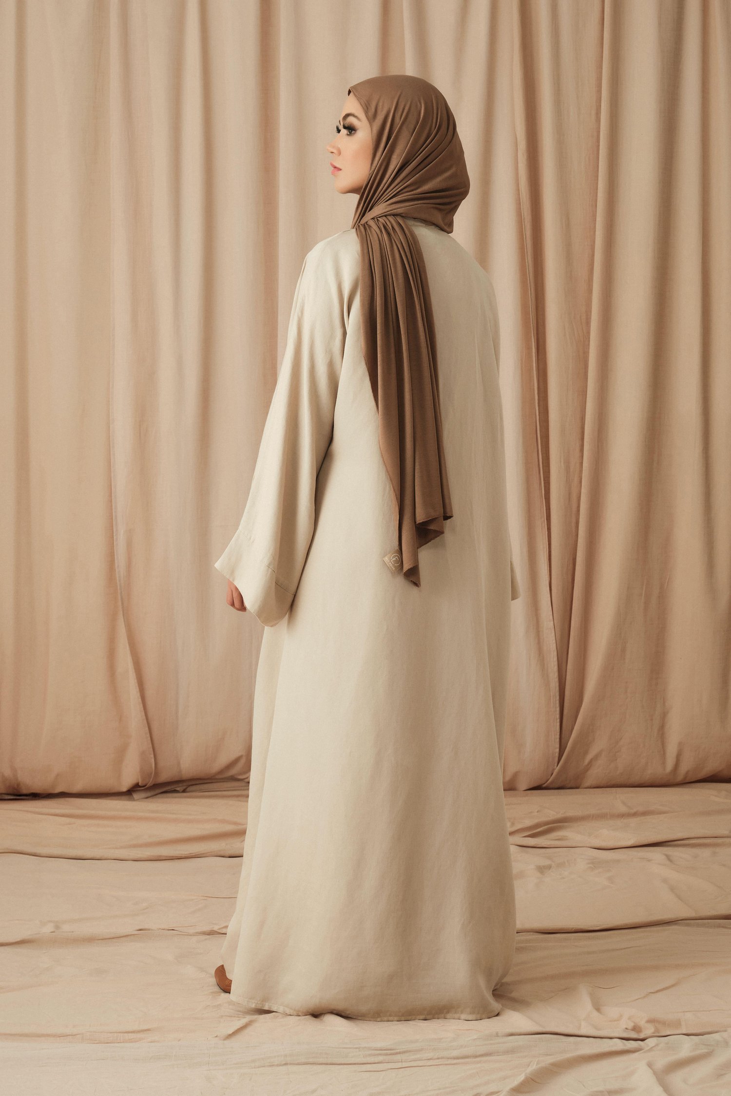 KETEN BAĞLAMA DETAYLI ABAYA-BEJ