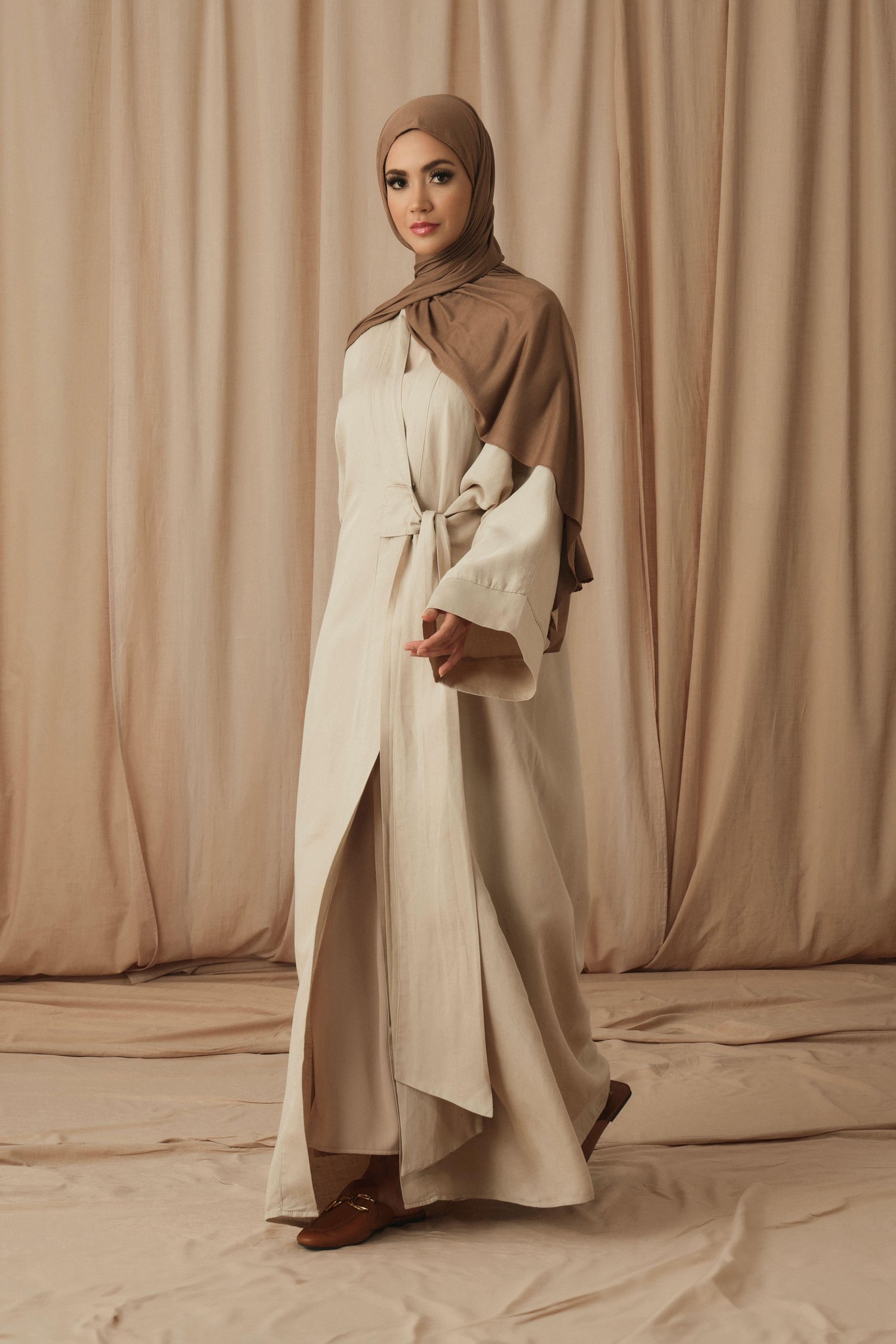 KETEN BAĞLAMA DETAYLI ABAYA-BEJ