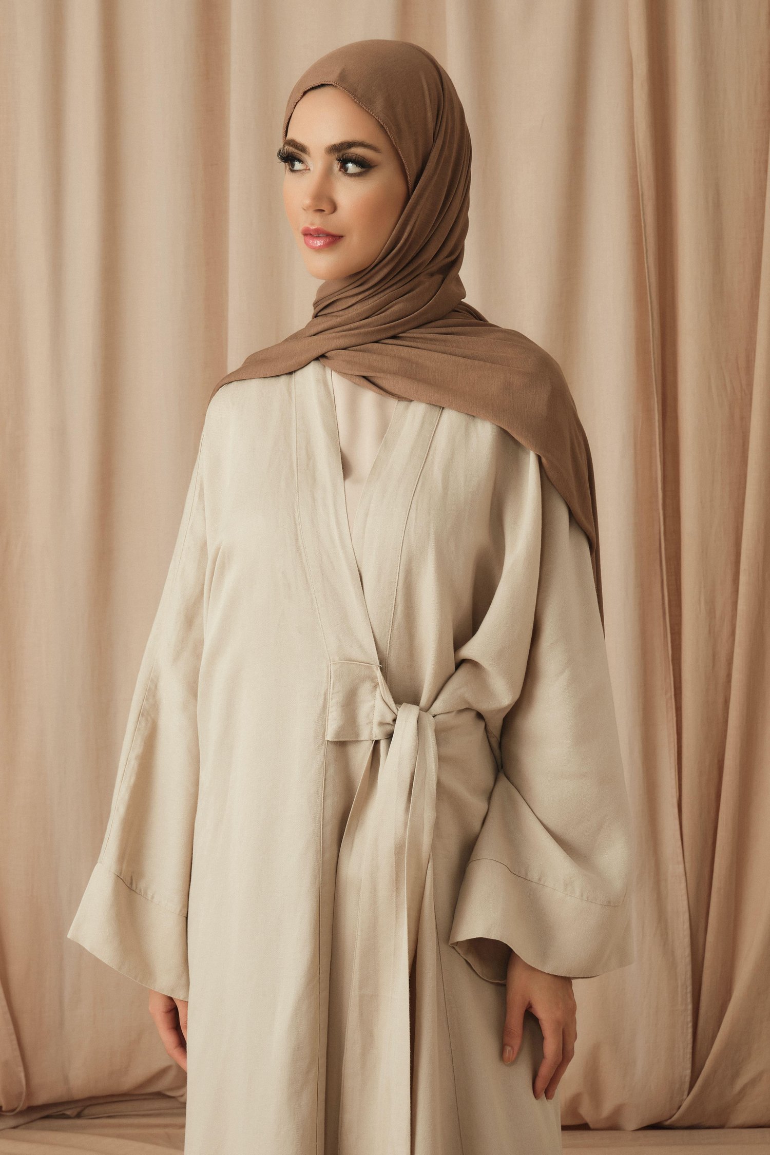 KETEN BAĞLAMA DETAYLI ABAYA-BEJ