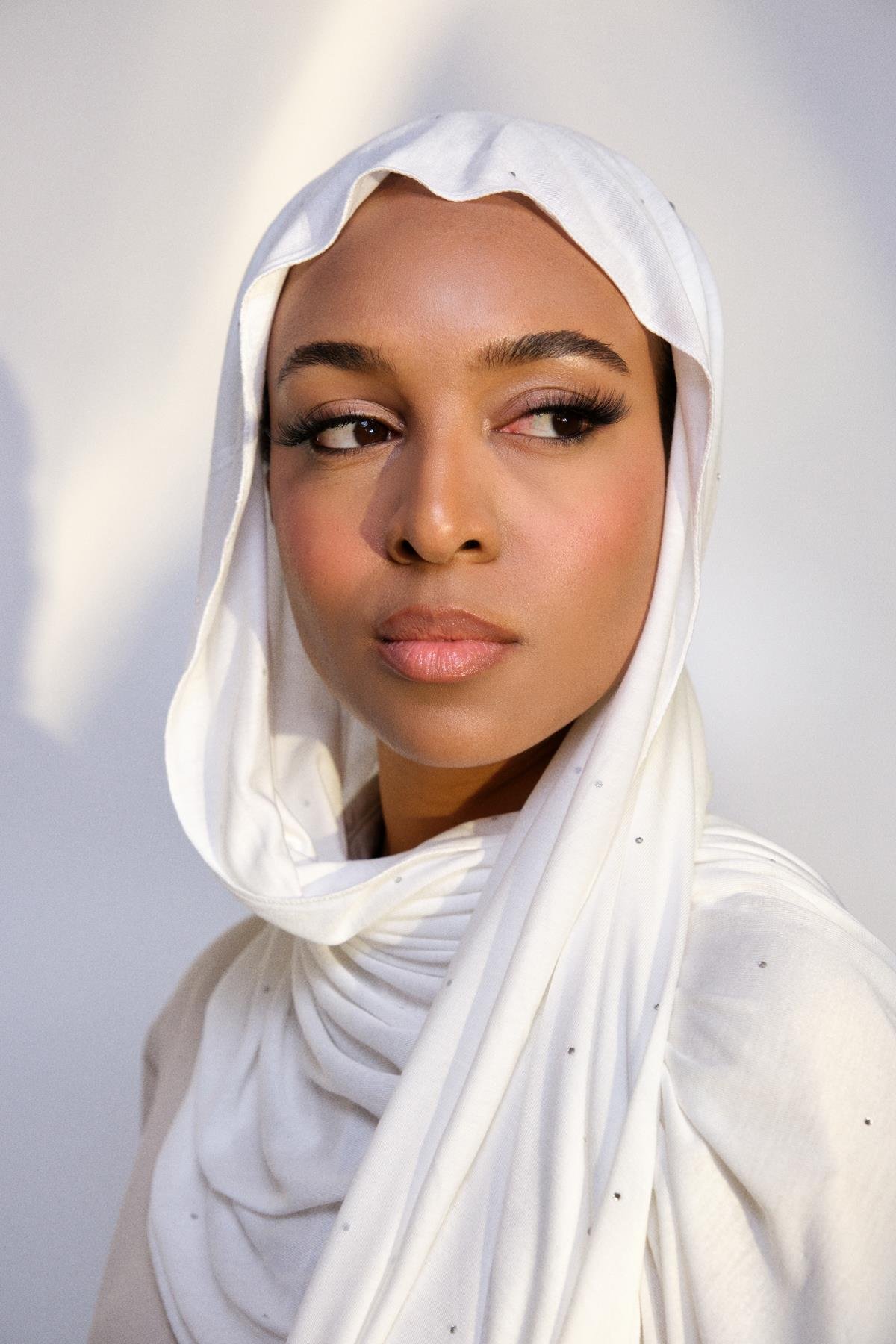 PREMIUM COMBED SHAWL WITH SVAROVSKI-WHITE