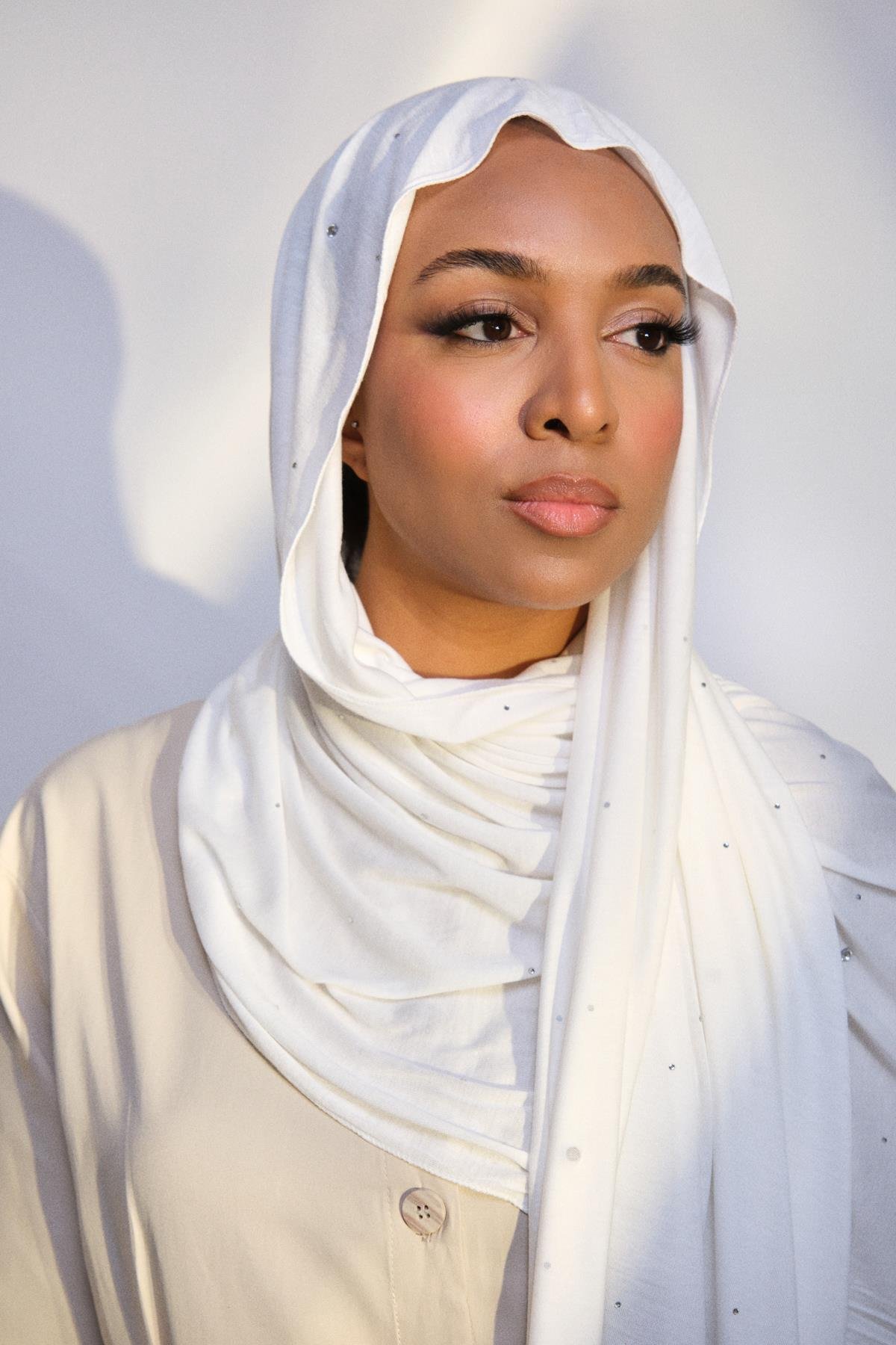 PREMIUM COMBED SHAWL WITH SVAROVSKI-WHITE
