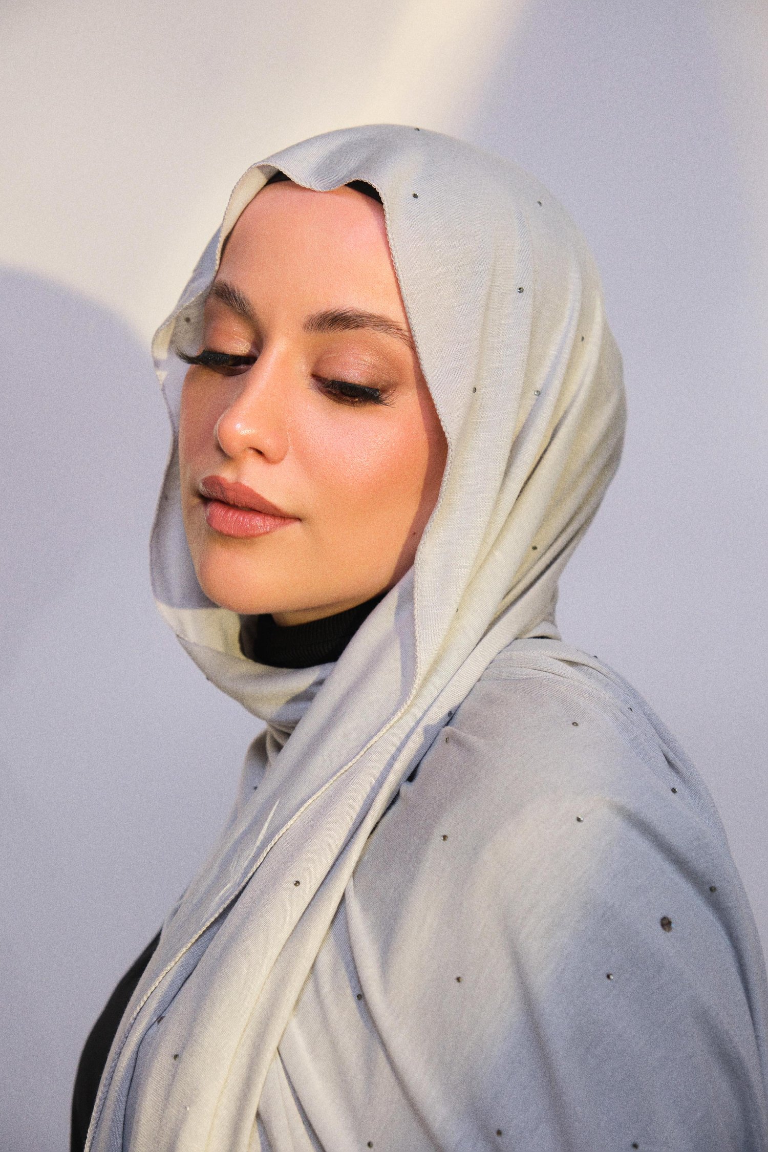 PREMIUM COMBED SHAWL WITH SVAROVSKI-GREY