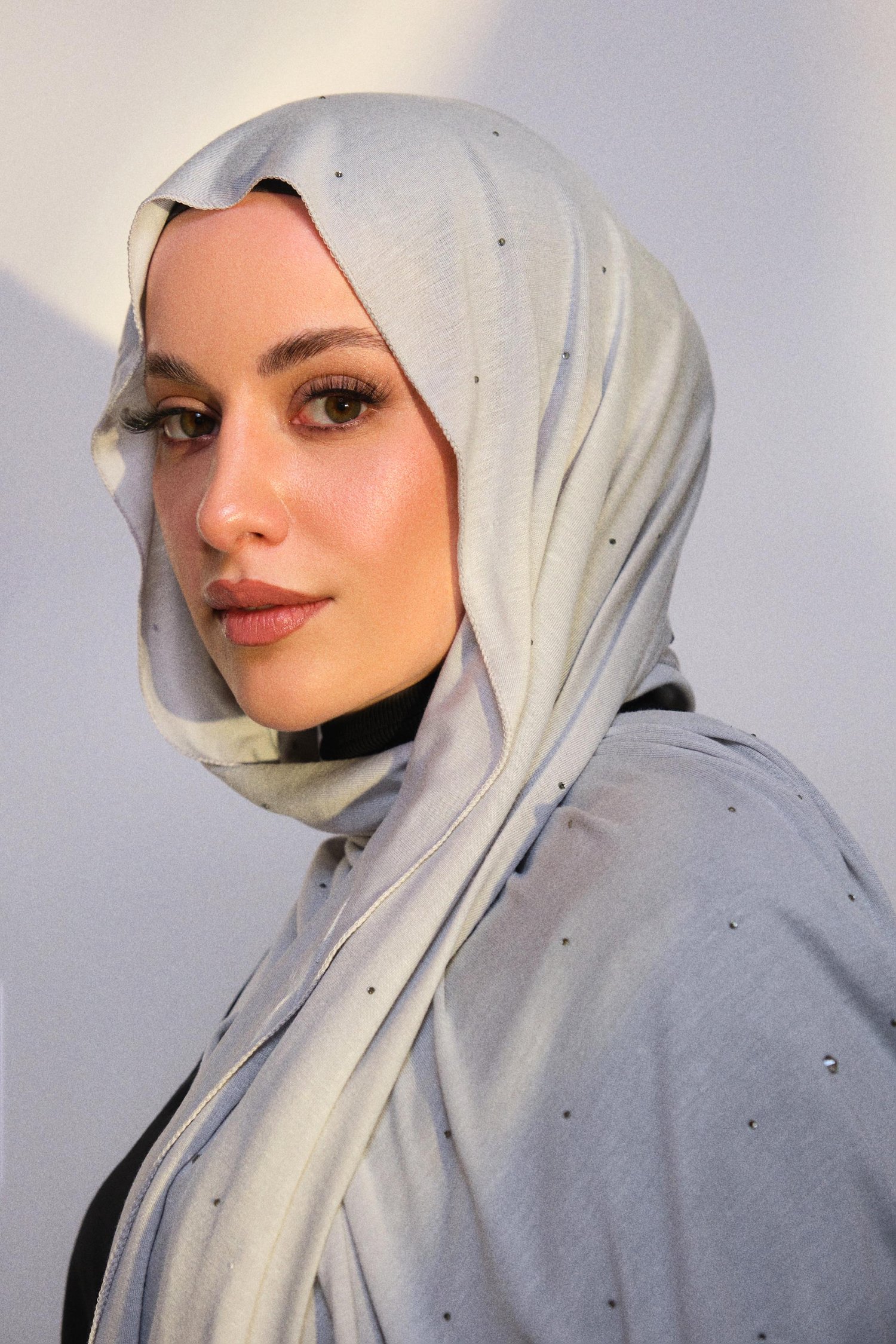 PREMIUM COMBED SHAWL WITH SVAROVSKI-GREY