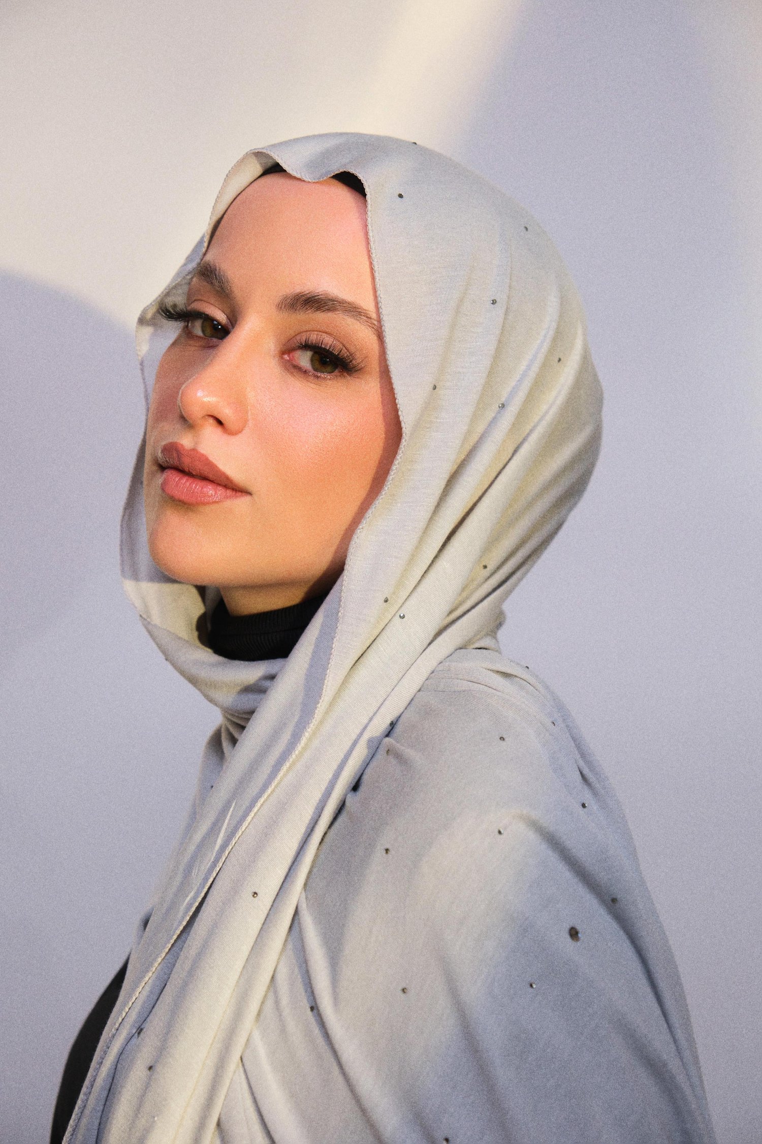 PREMIUM COMBED SHAWL WITH SVAROVSKI-GREY